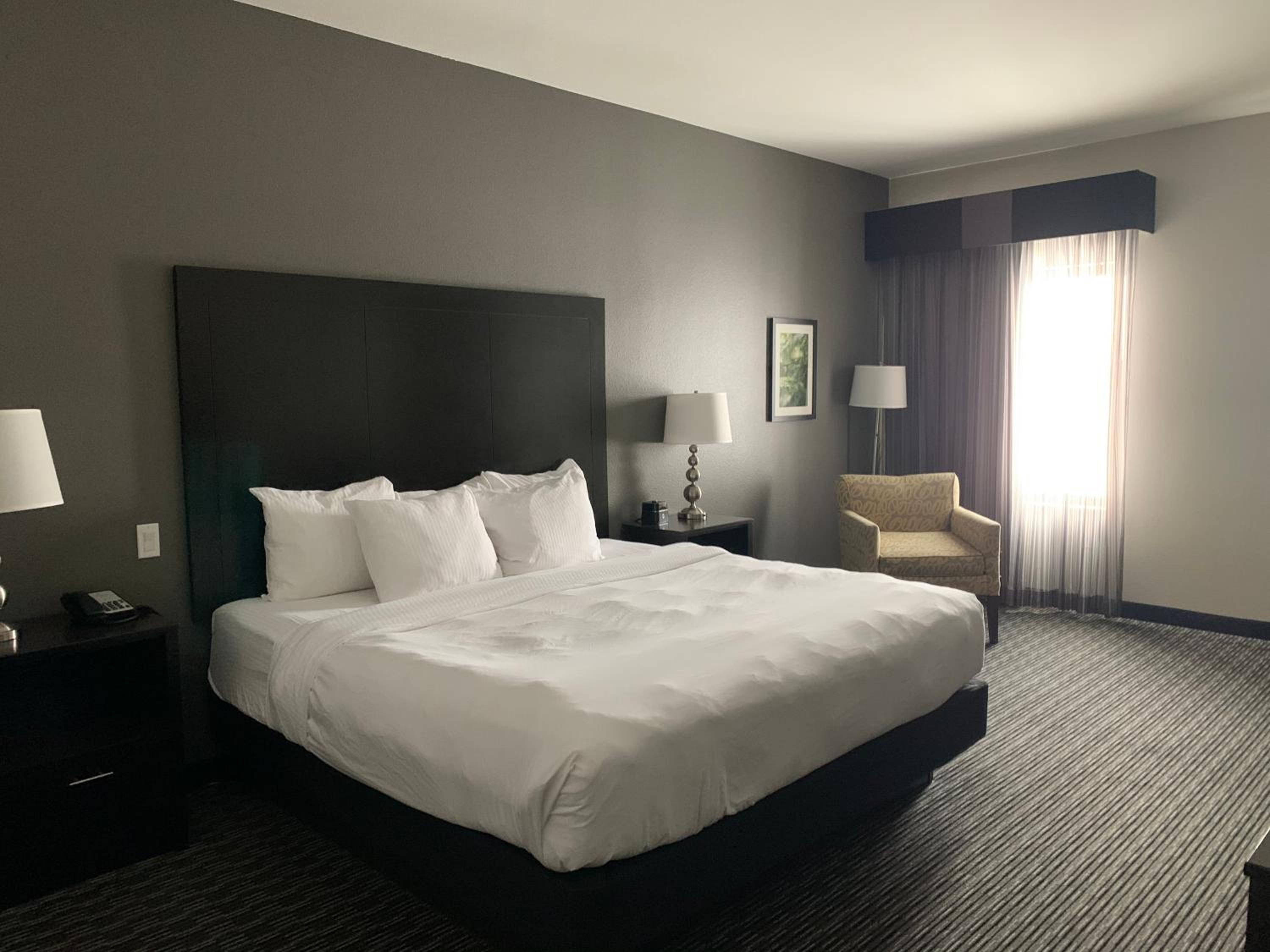 King Room with Mobility/Hearing Impaired Access - Non-Smoking photo 1