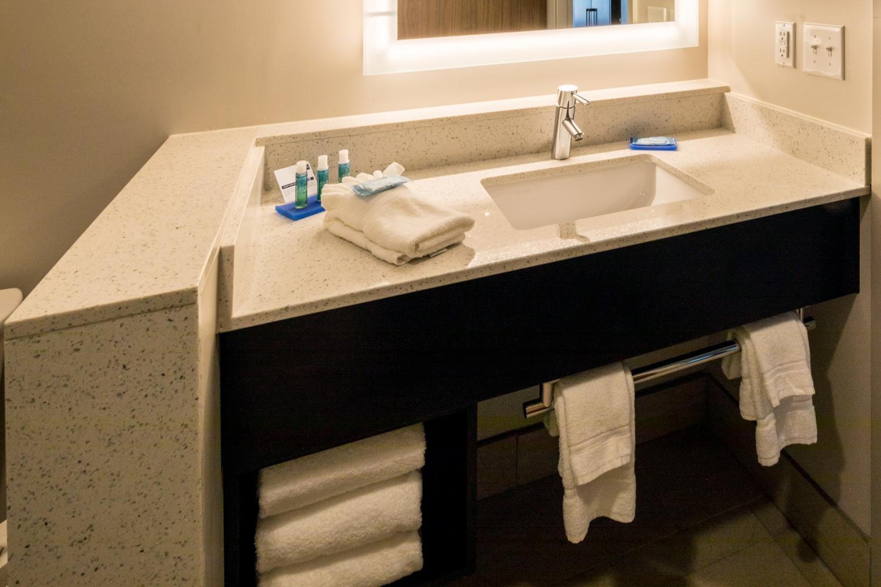 Standard Queen Room with Two Queen Beds and Transfer Shower - Mobility Access