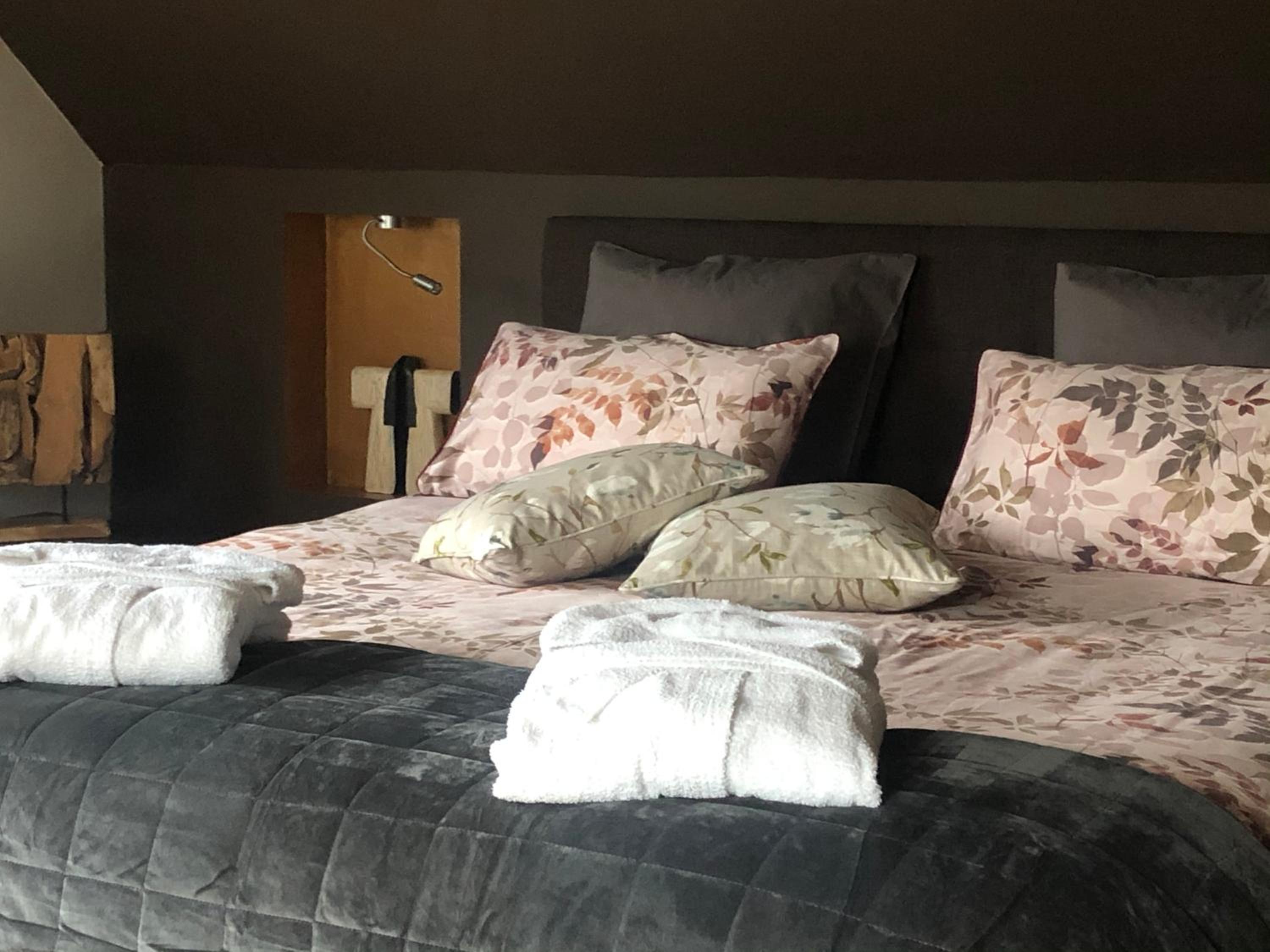 Superior King Room - Photo 9