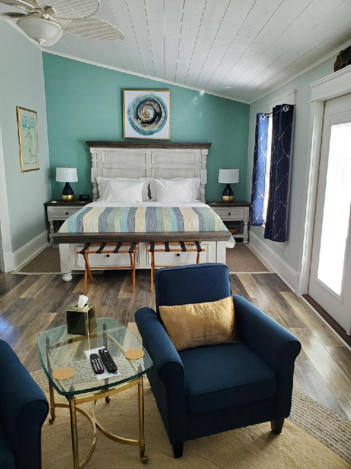 Junior Suite with Balcony (Beach Glass) photo 1