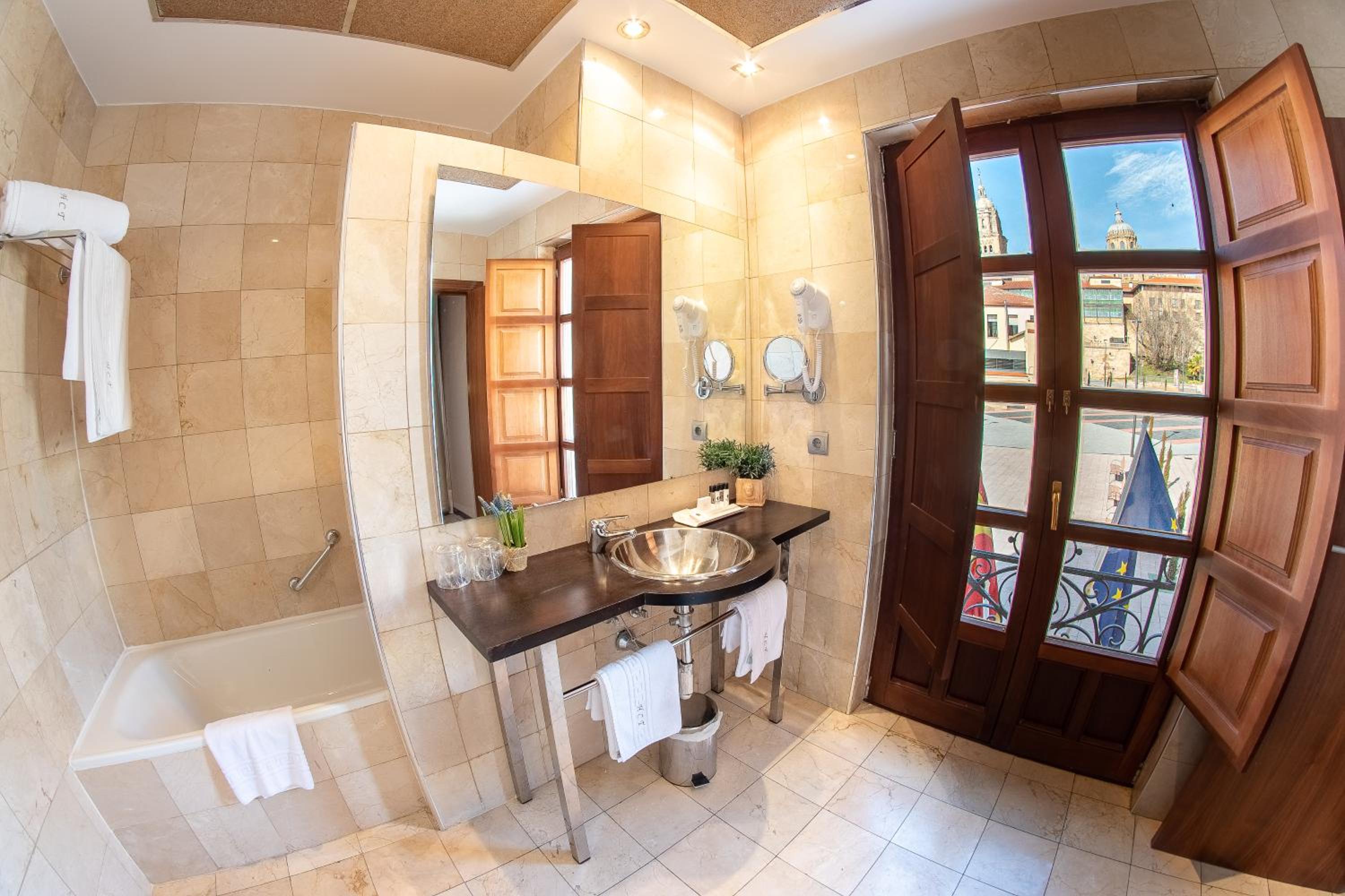 Double or Twin Room - Photo 7