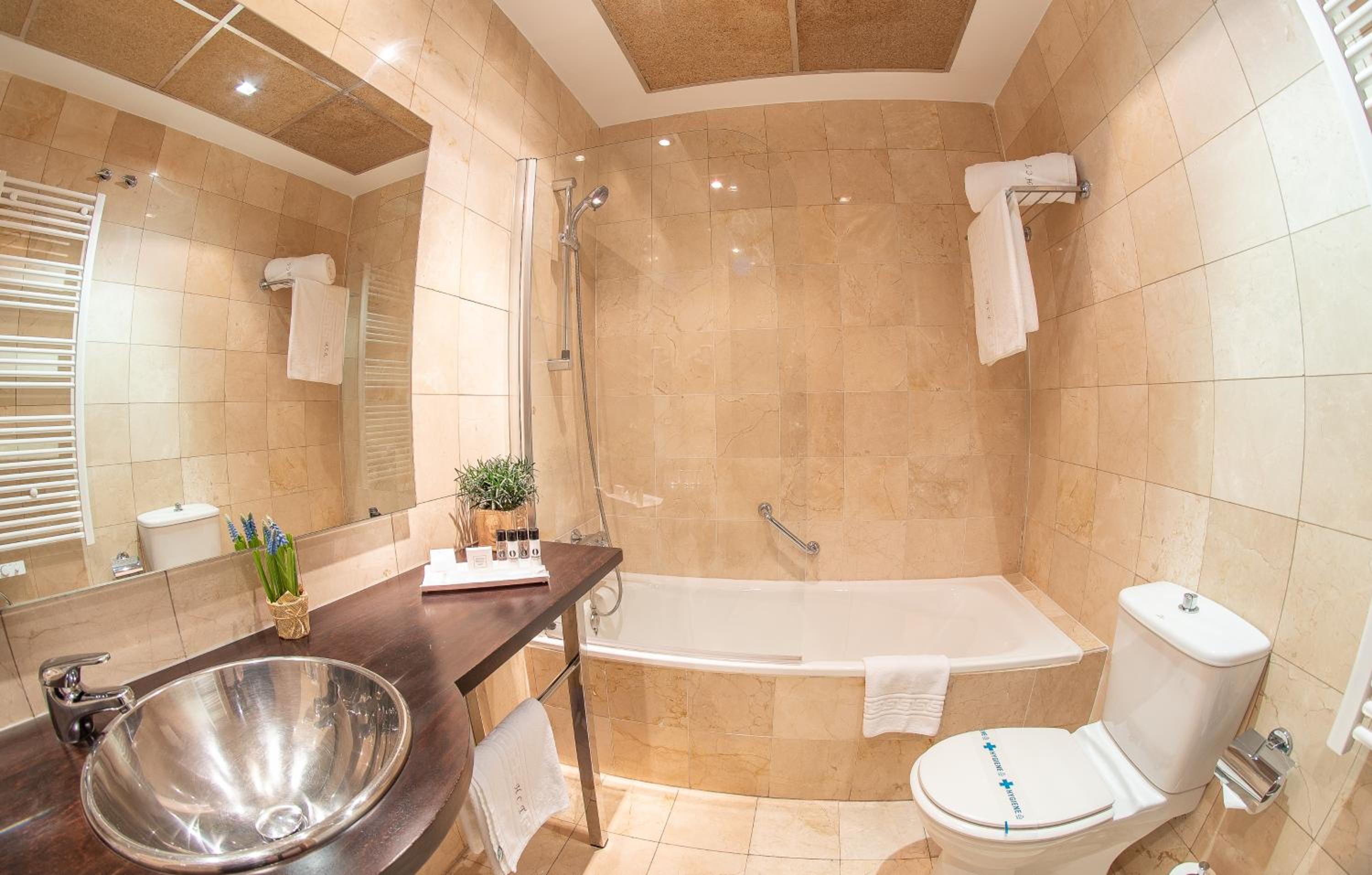 Double or Twin Room - Photo 2