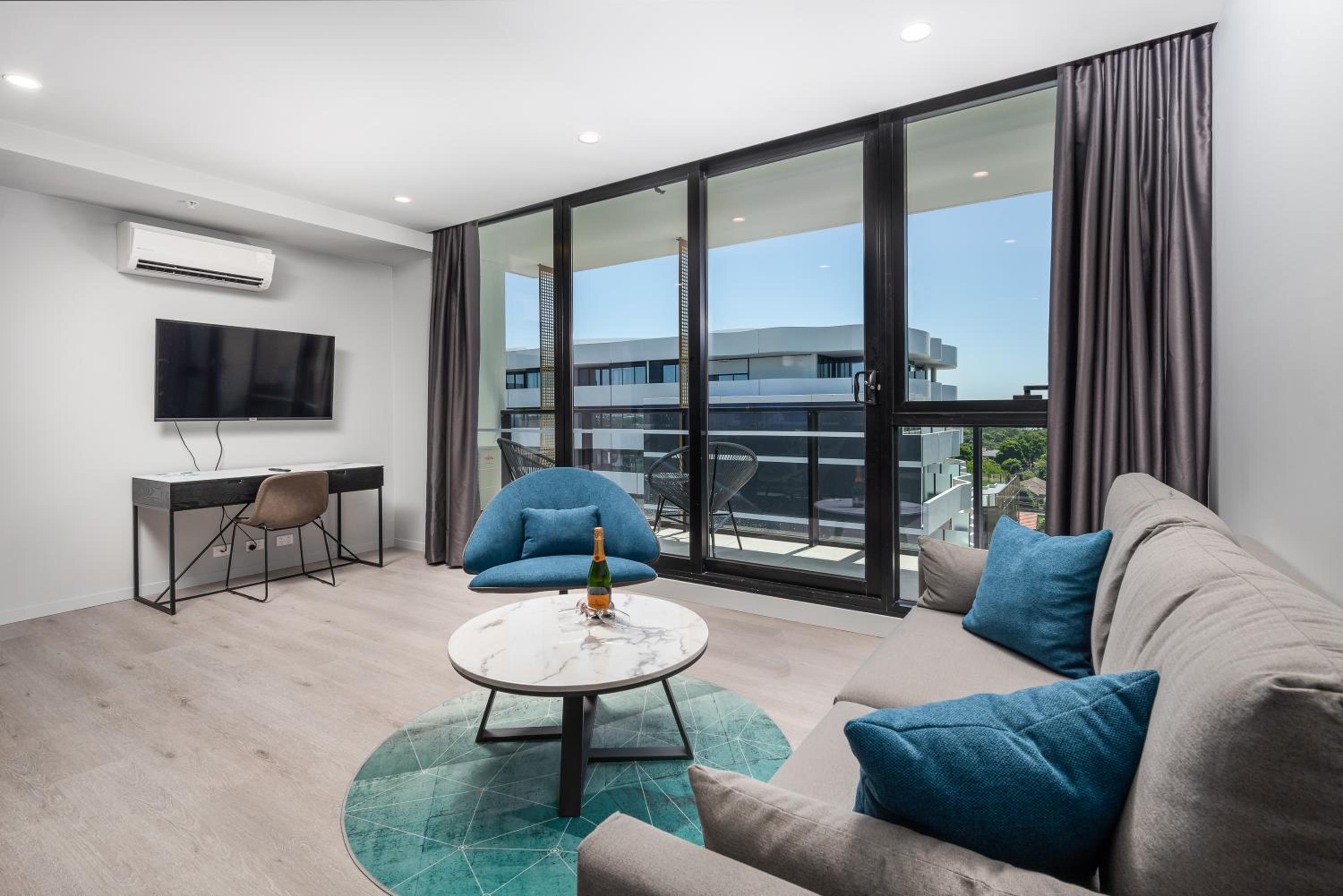 One Bedroom Apartment - Photo 1