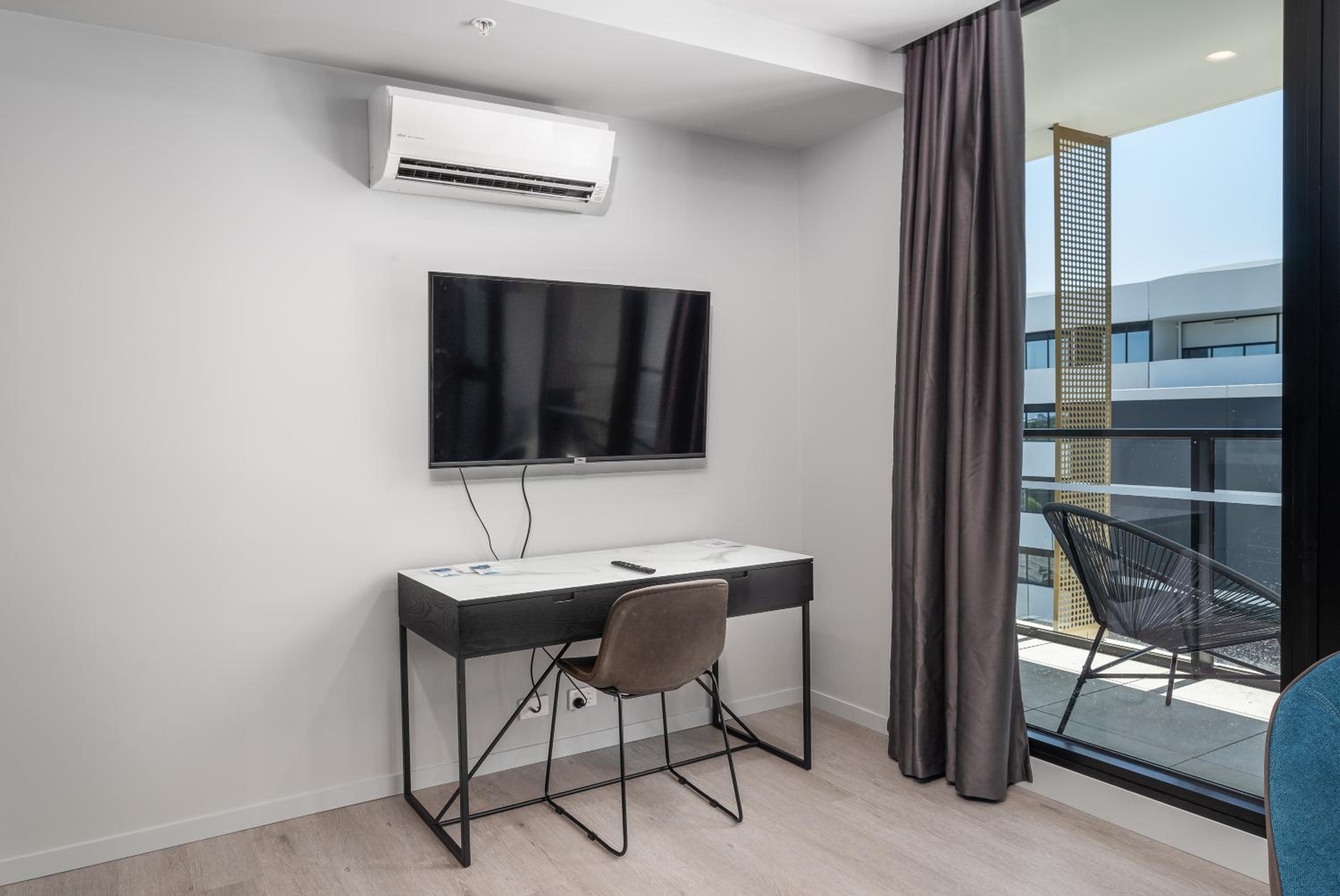 One Bedroom Apartment - Photo 9