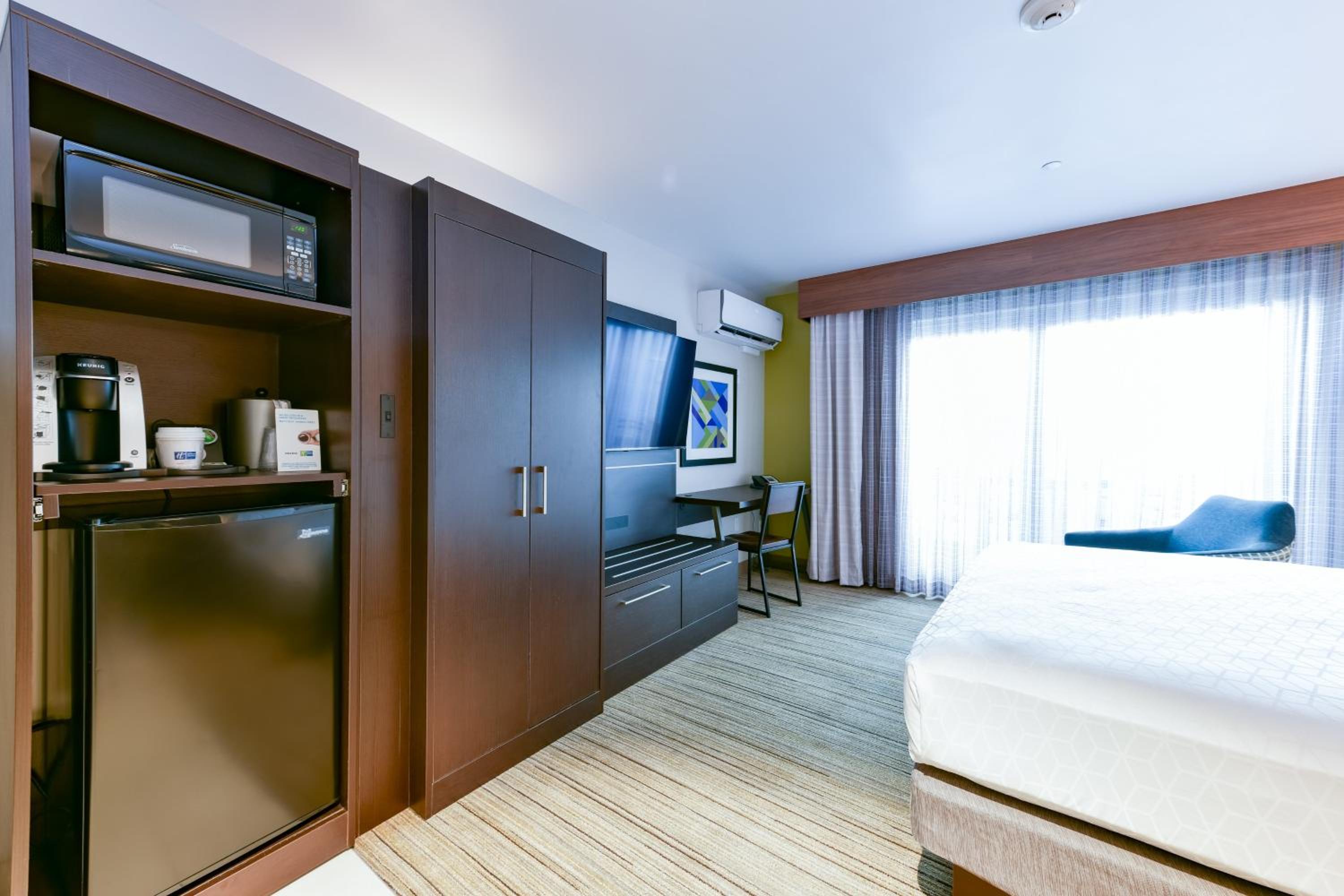 Standard King Room with Bay View  - Photo 6
