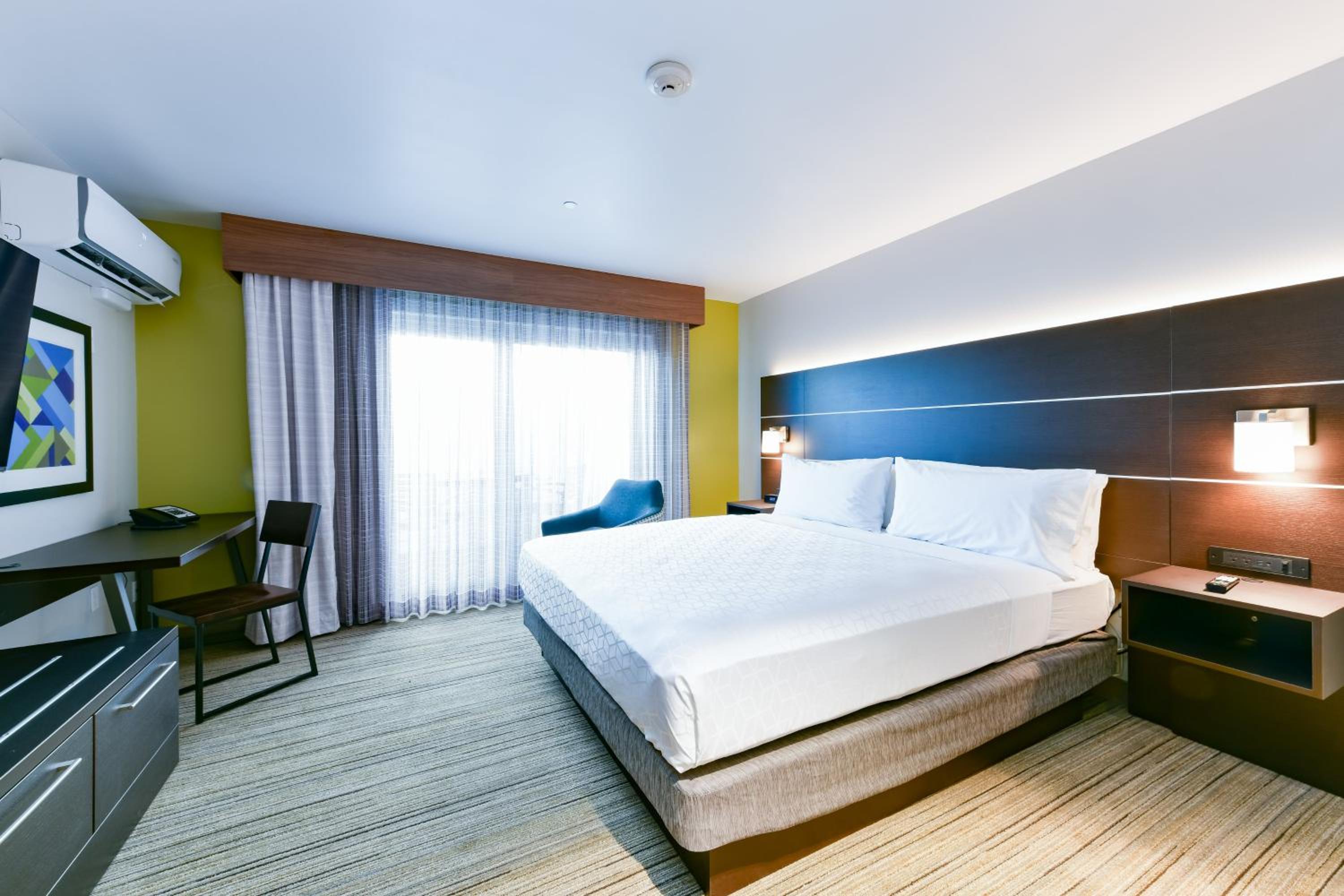Standard King Room with Bay View  - Photo 3