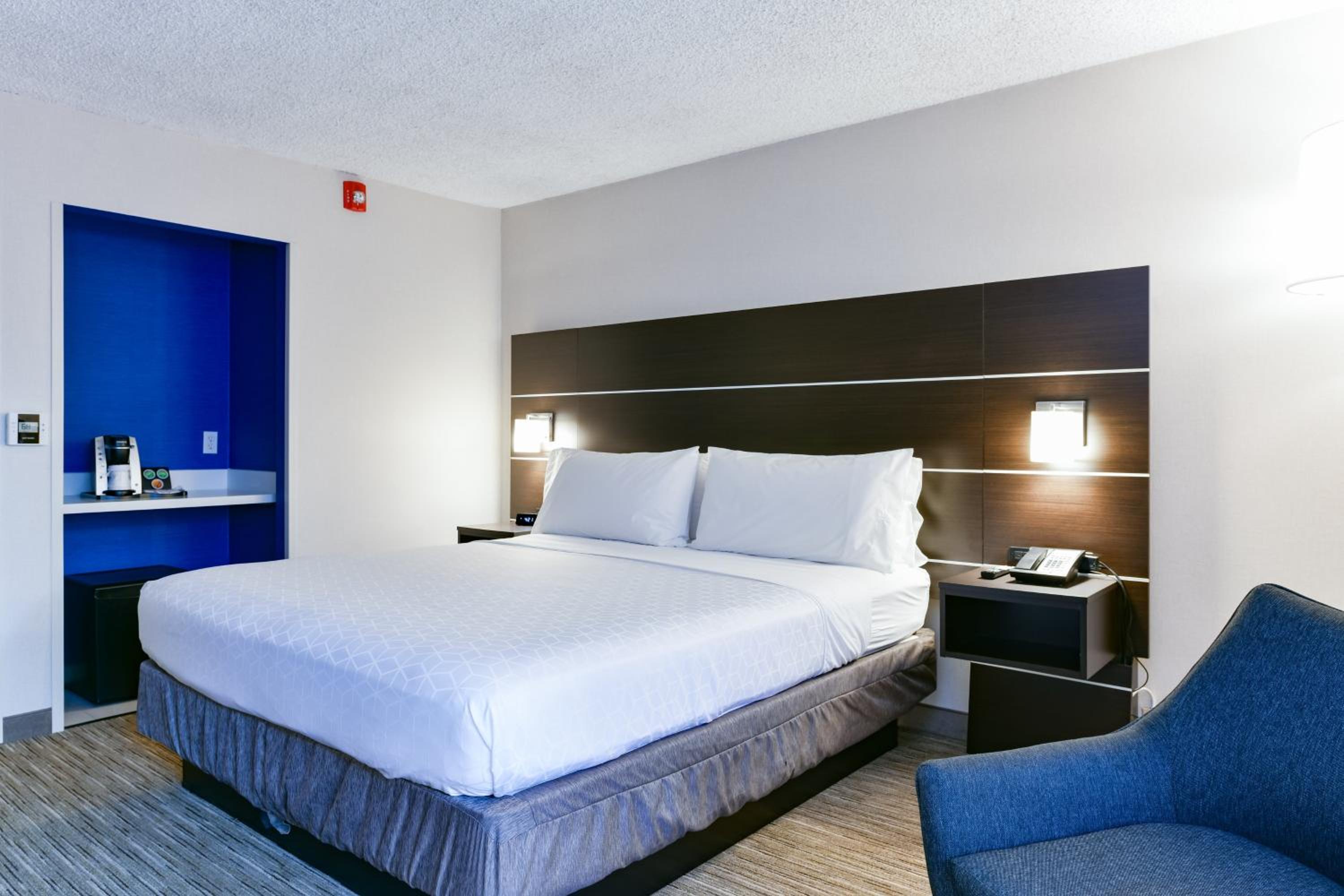 King Room - Mobility Access/Hearing Accessible - Photo 5
