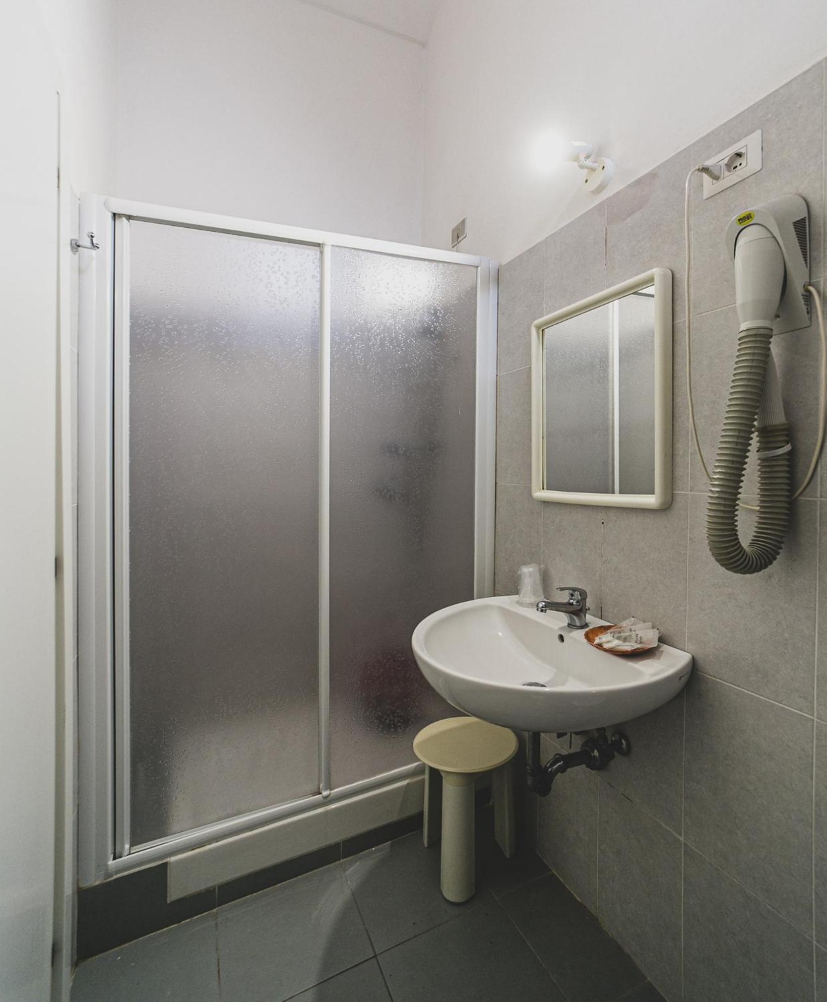 Budget Triple Room - Photo 2