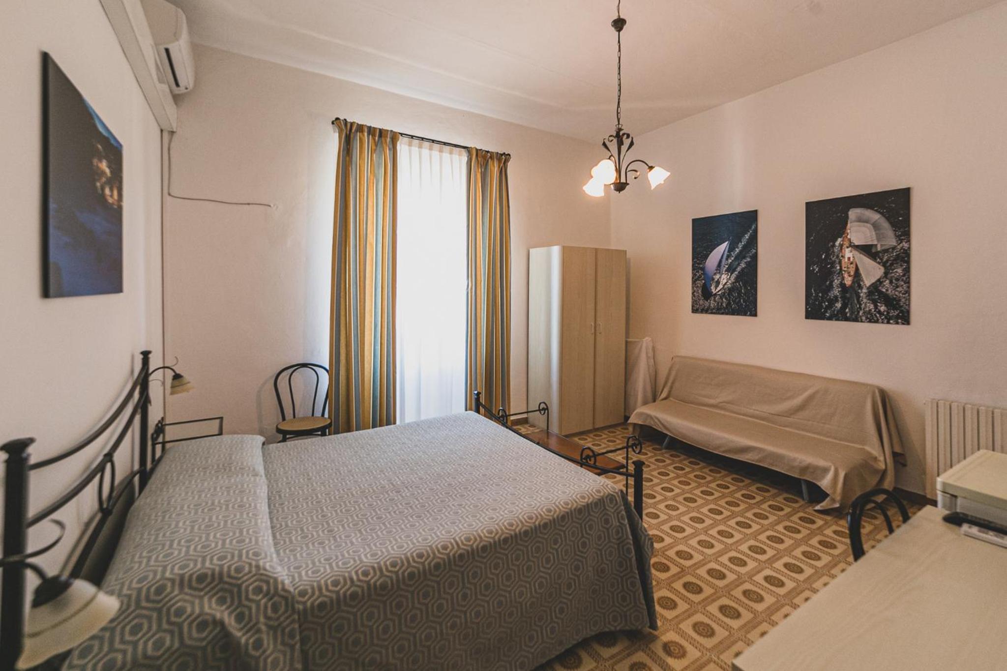 Standard King Room - Photo 2