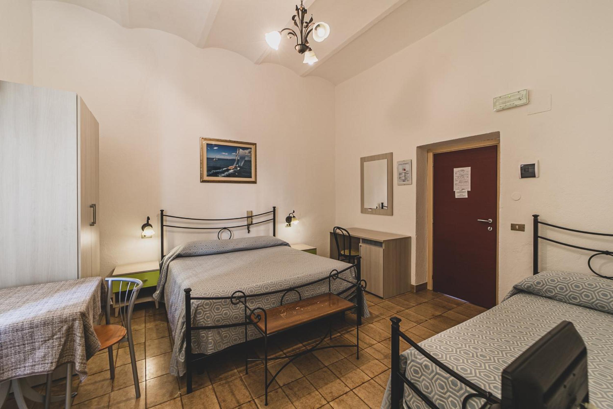Budget Triple Room - Photo 5