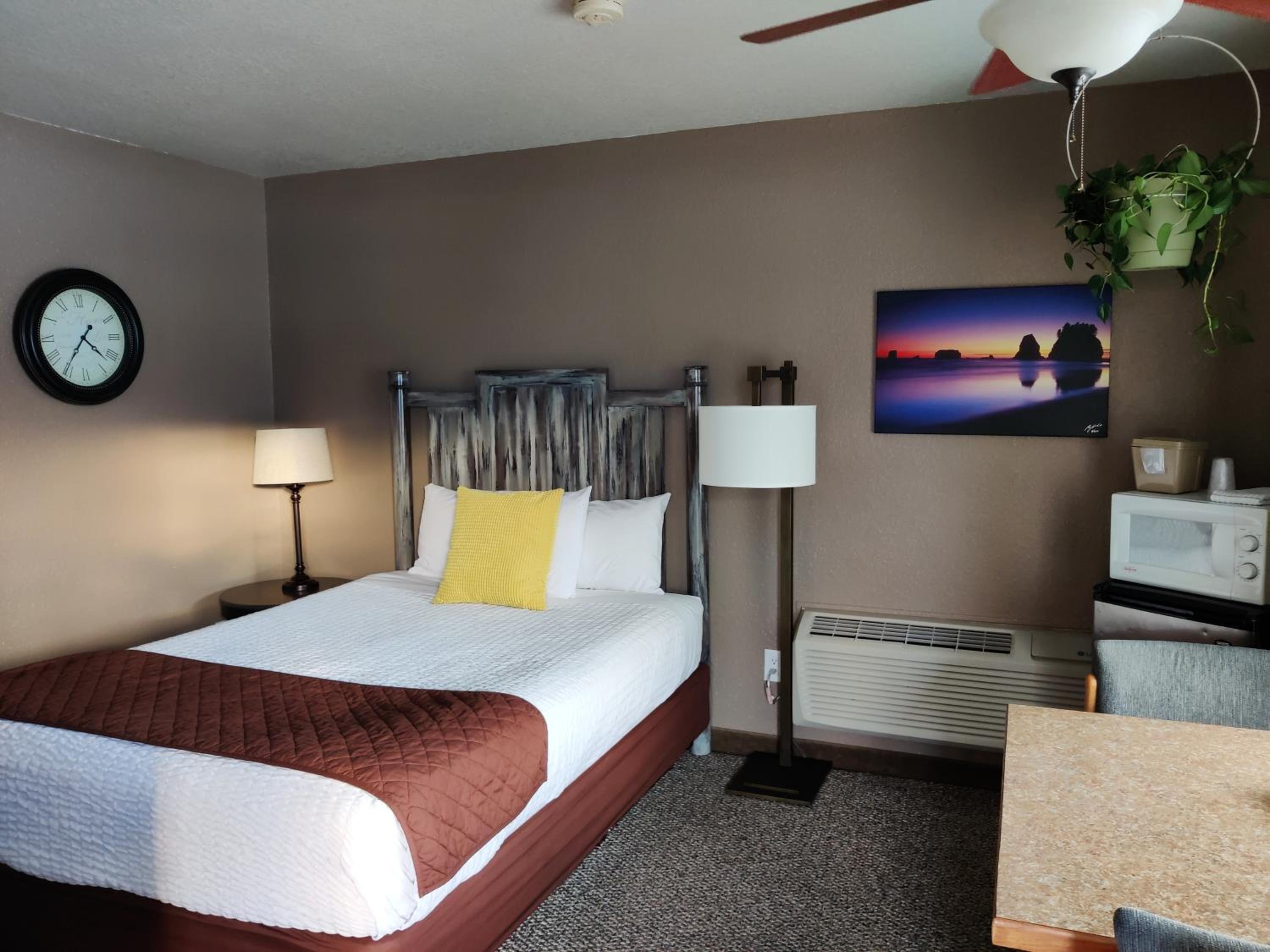 Single Queen Pet Friendly