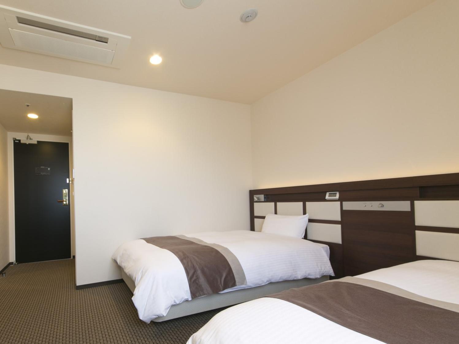 Twin Room - Non-Smoking - Photo 6