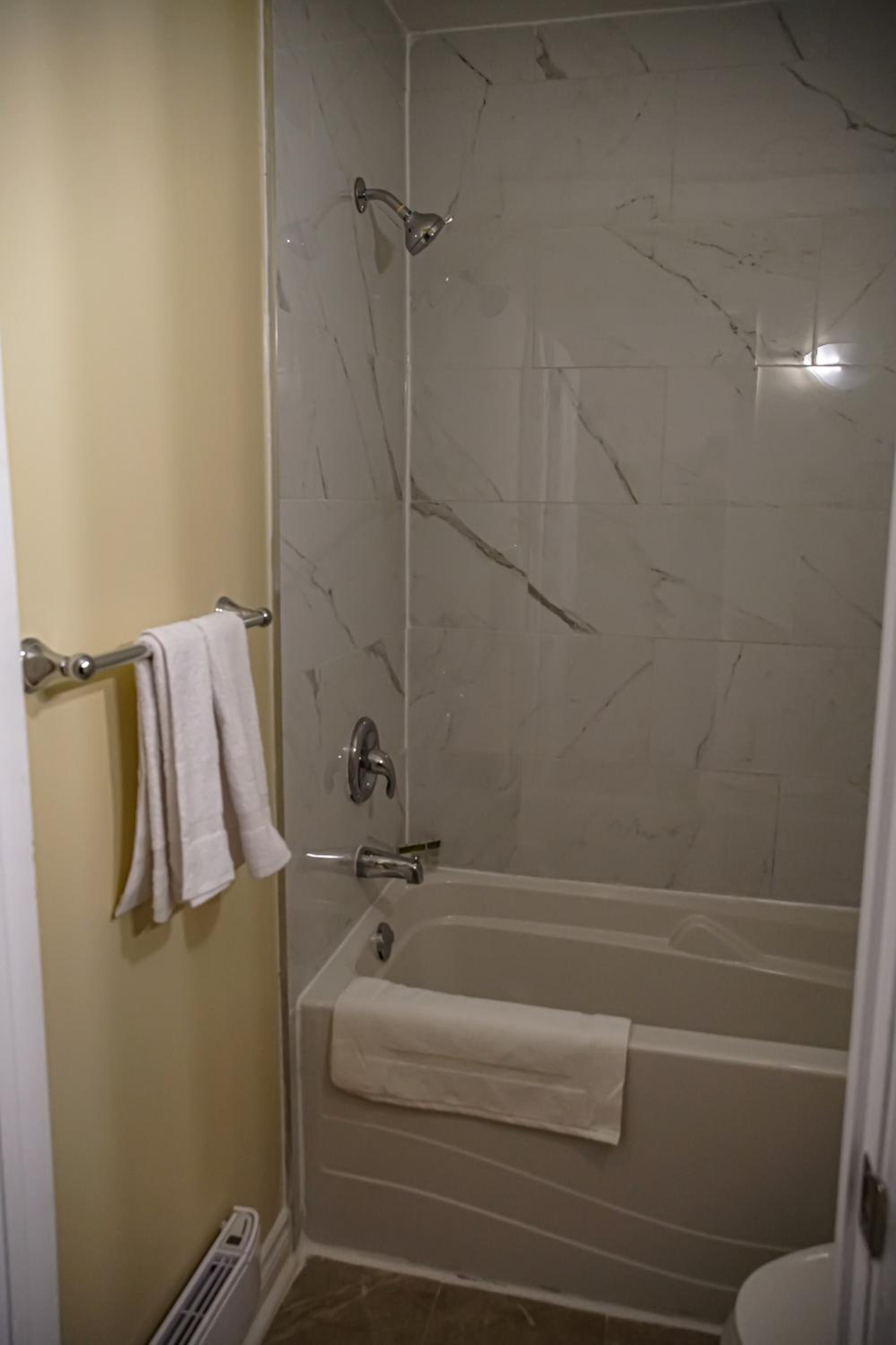 Standard King Room photo 3