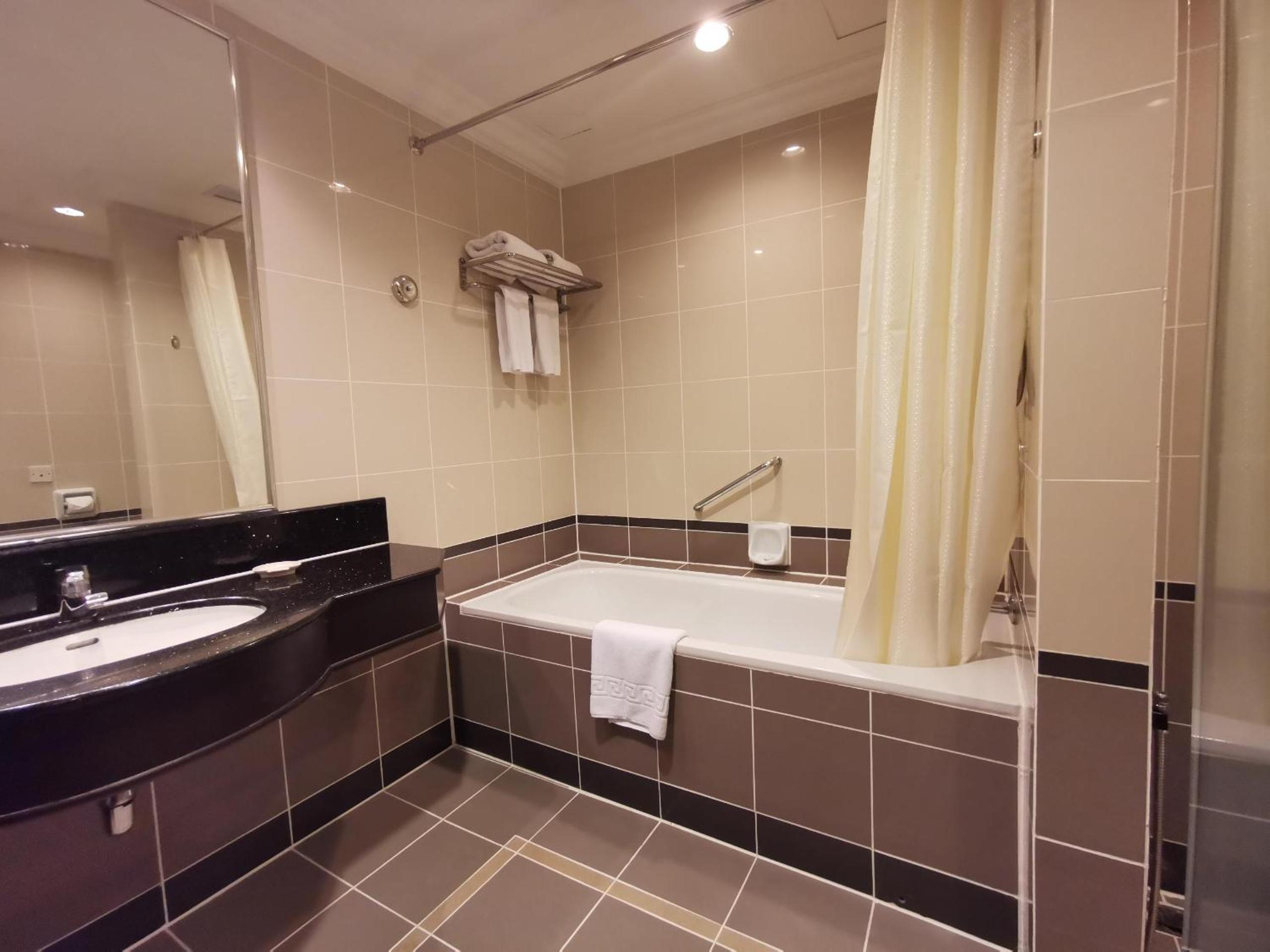 Deluxe Twin Room - Photo 2