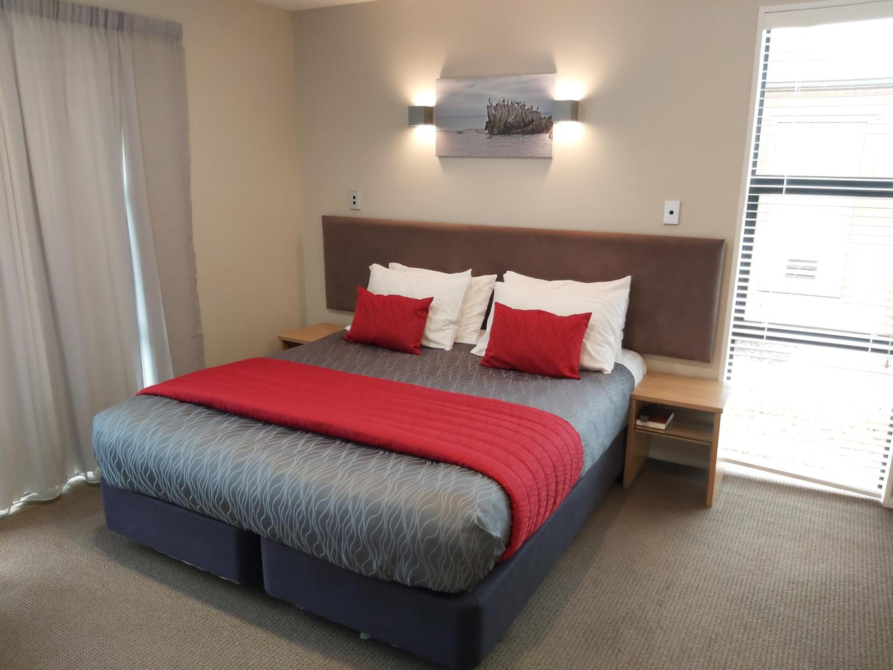 One-Bedroom Apartment - Photo 14