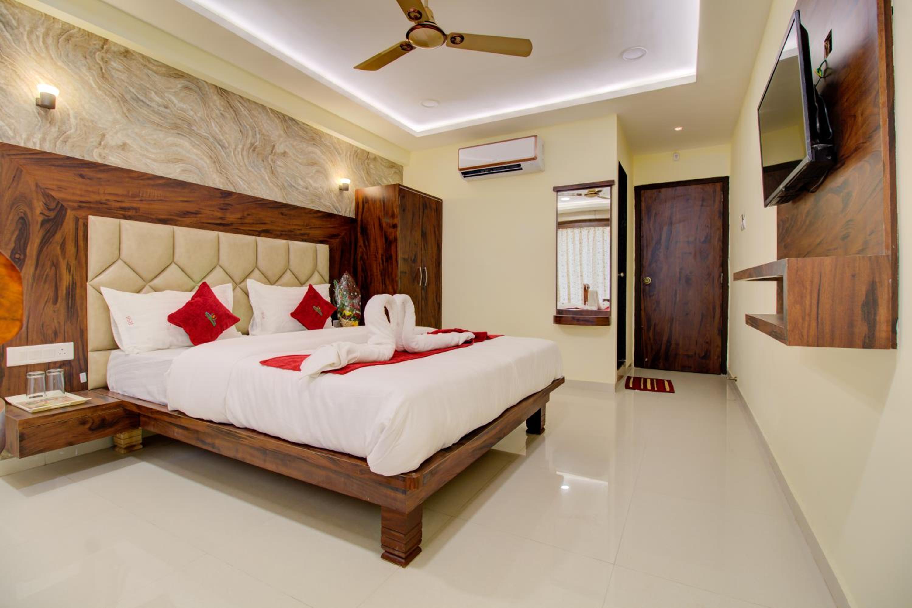 Deluxe Room - Photo 5