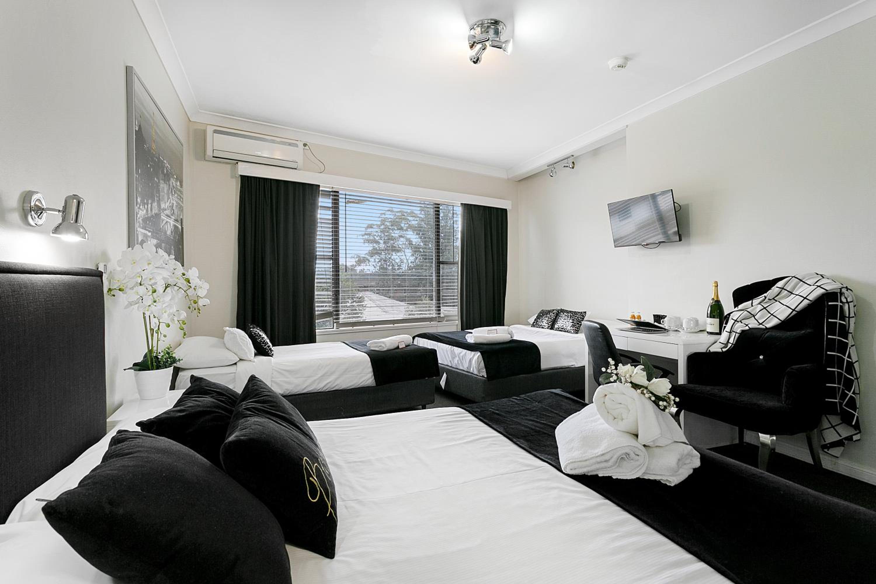 Family Room - Photo 5