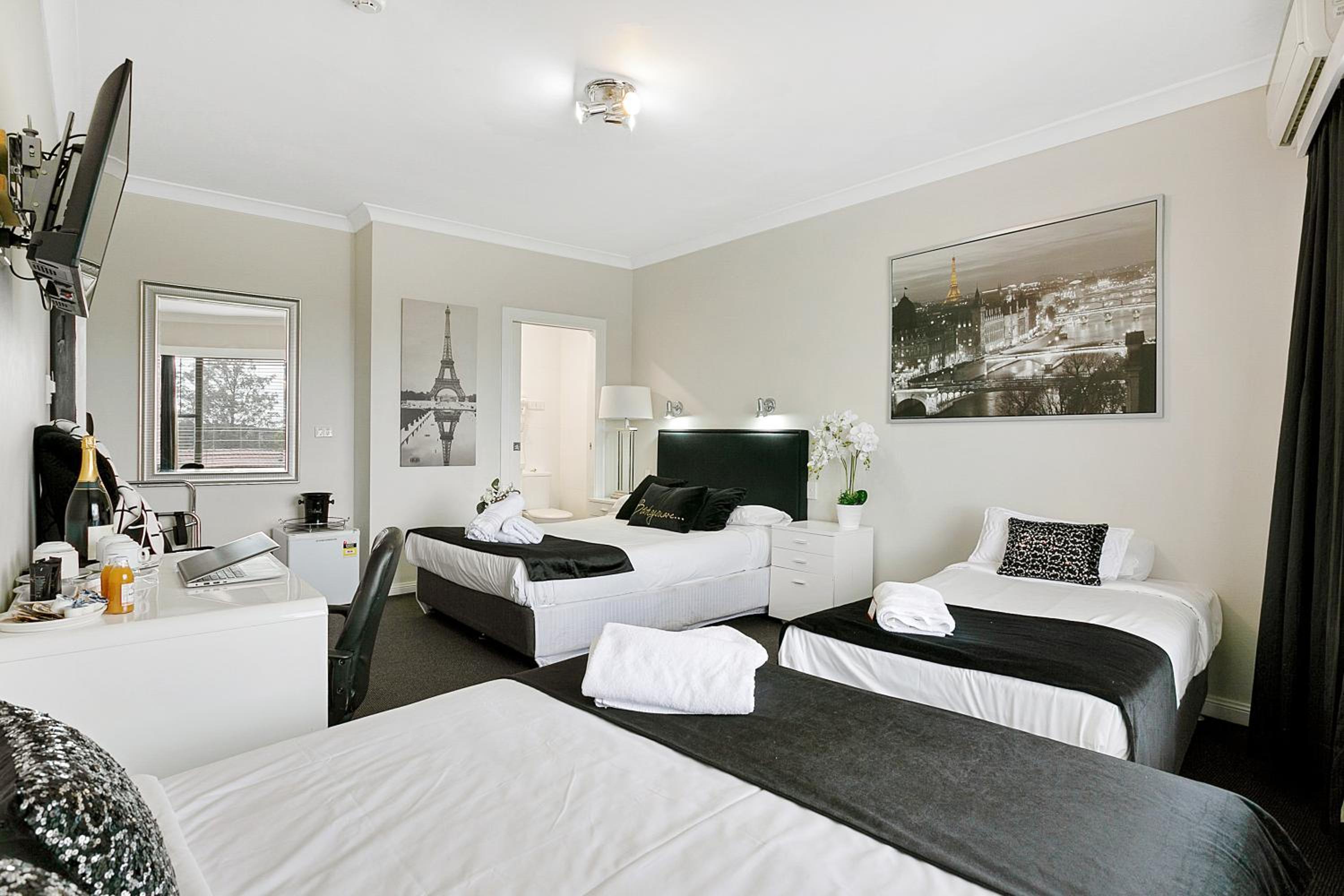 Family Room - Photo 6