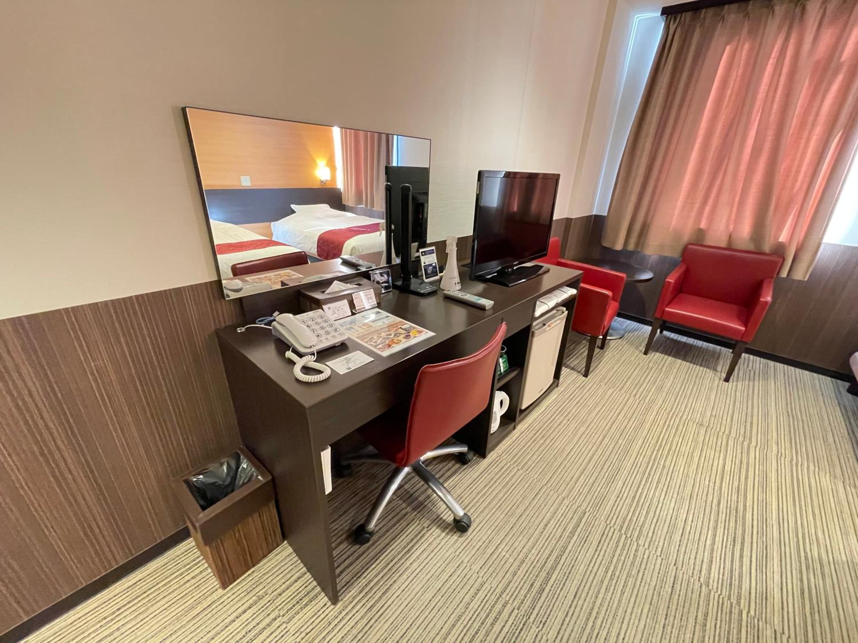 Twin Room - Non-Smoking - Photo 3