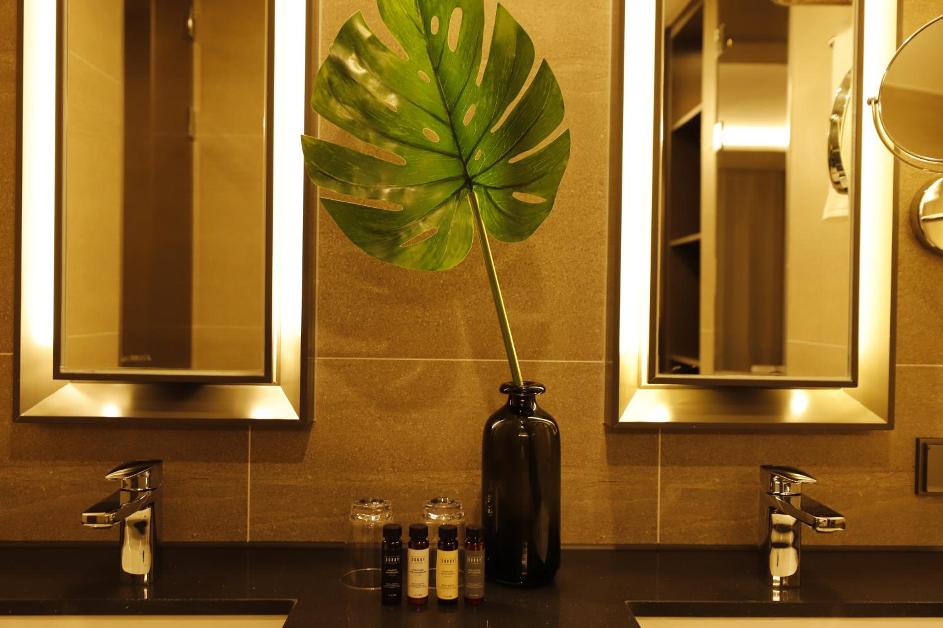 Premier Suite - Photo 5