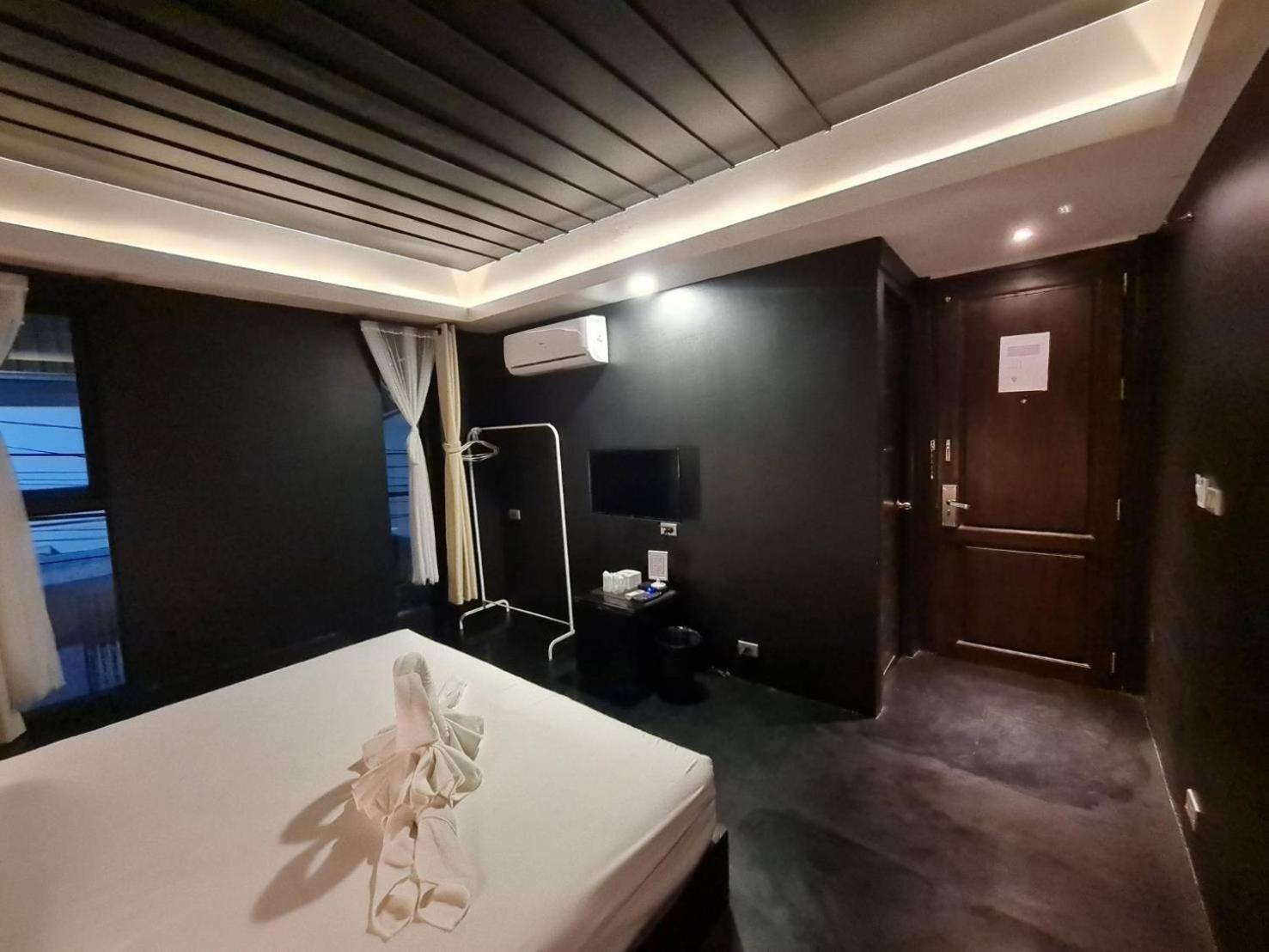 Deluxe Double Room with Private Bathroom