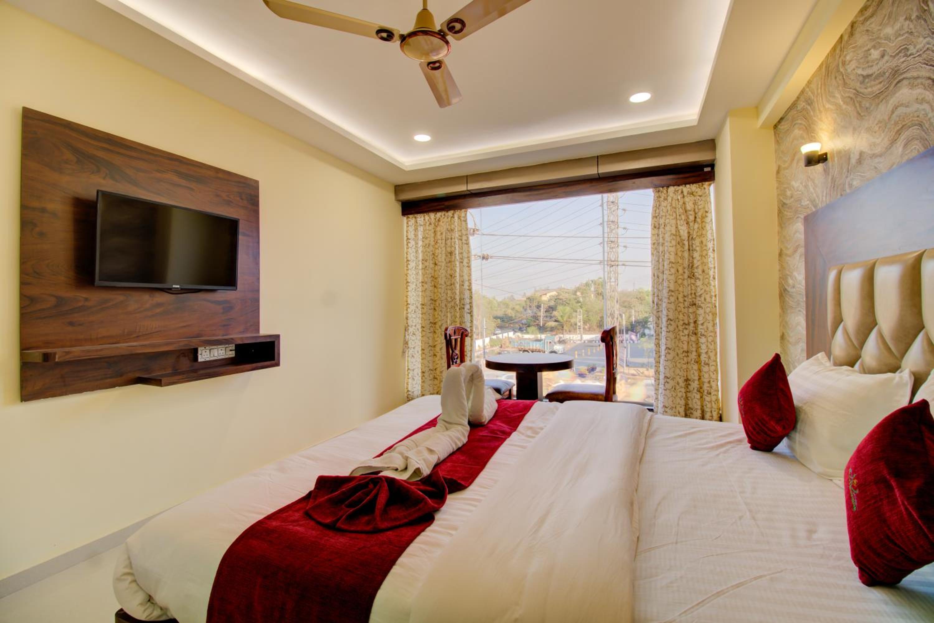 Deluxe Room - Photo 2