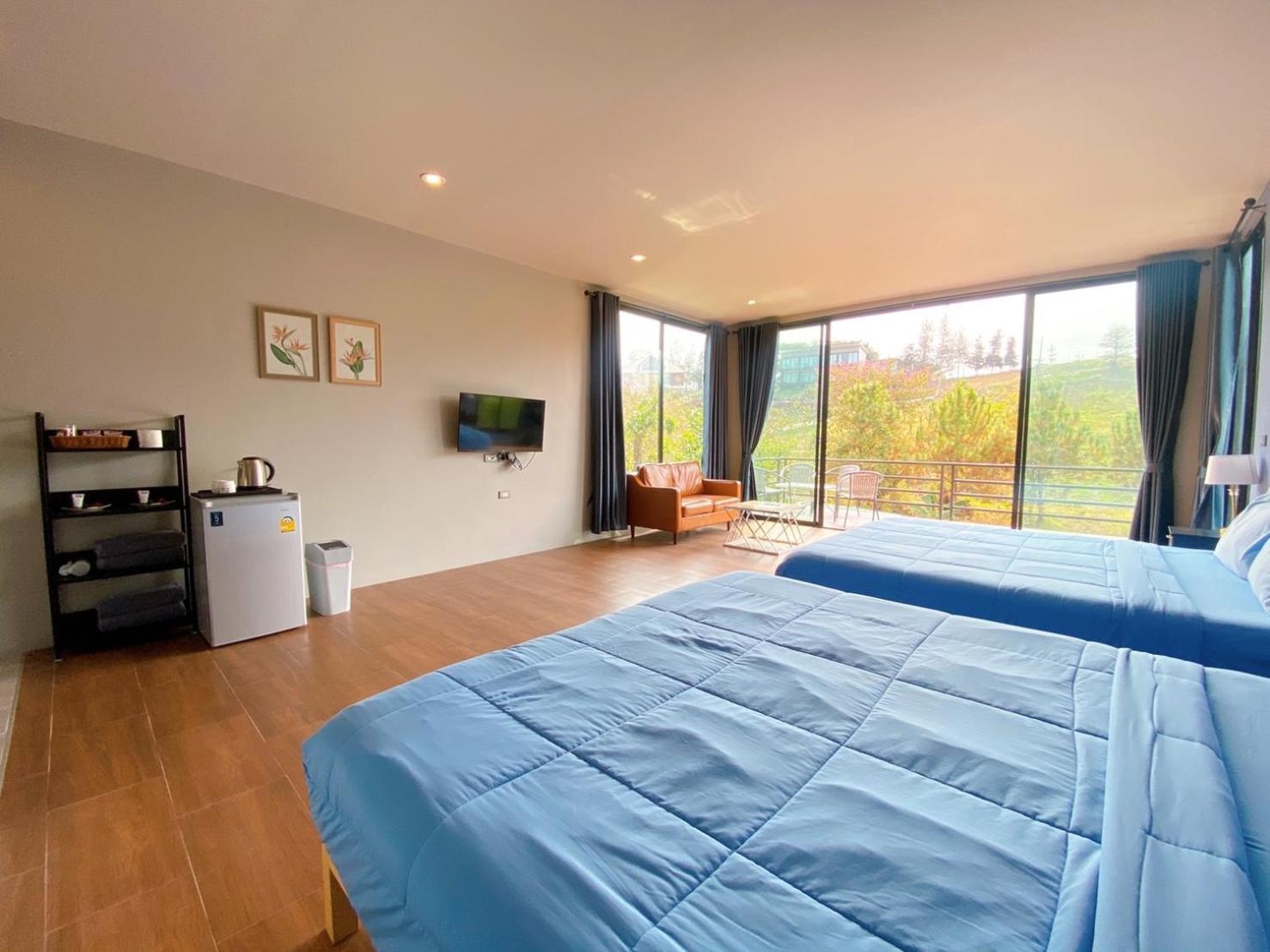 Quadruple Room with Mountain View photo 3