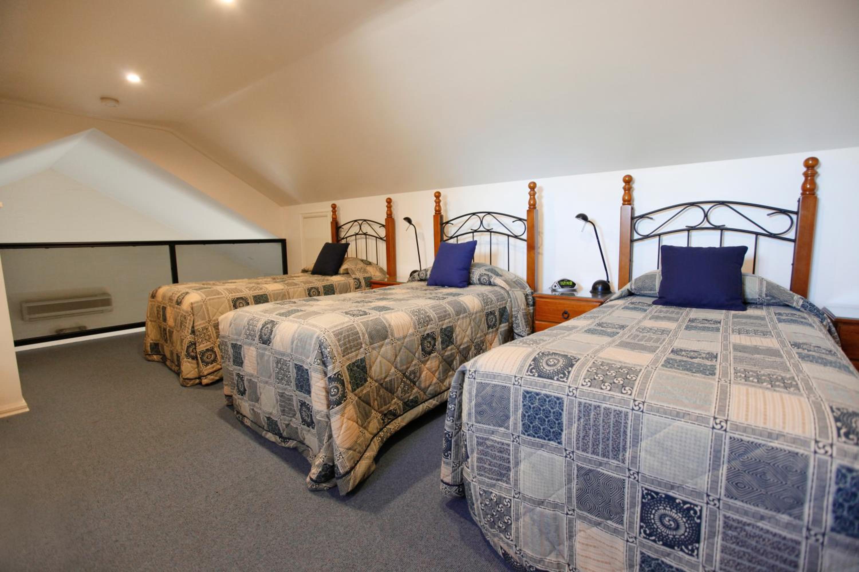 Large Two-Bedroom Apartment - Split Level photo 3