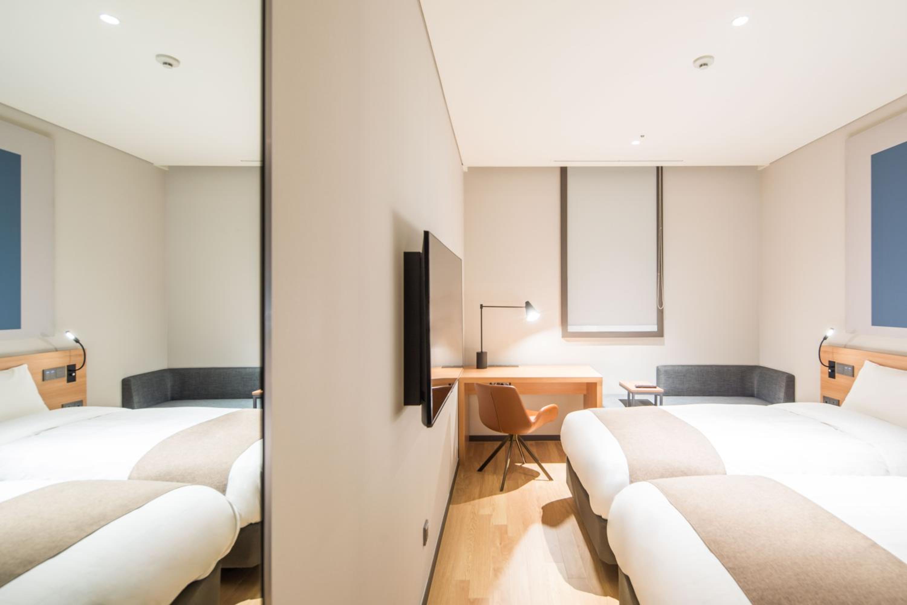 Standard Twin Room - Photo 4