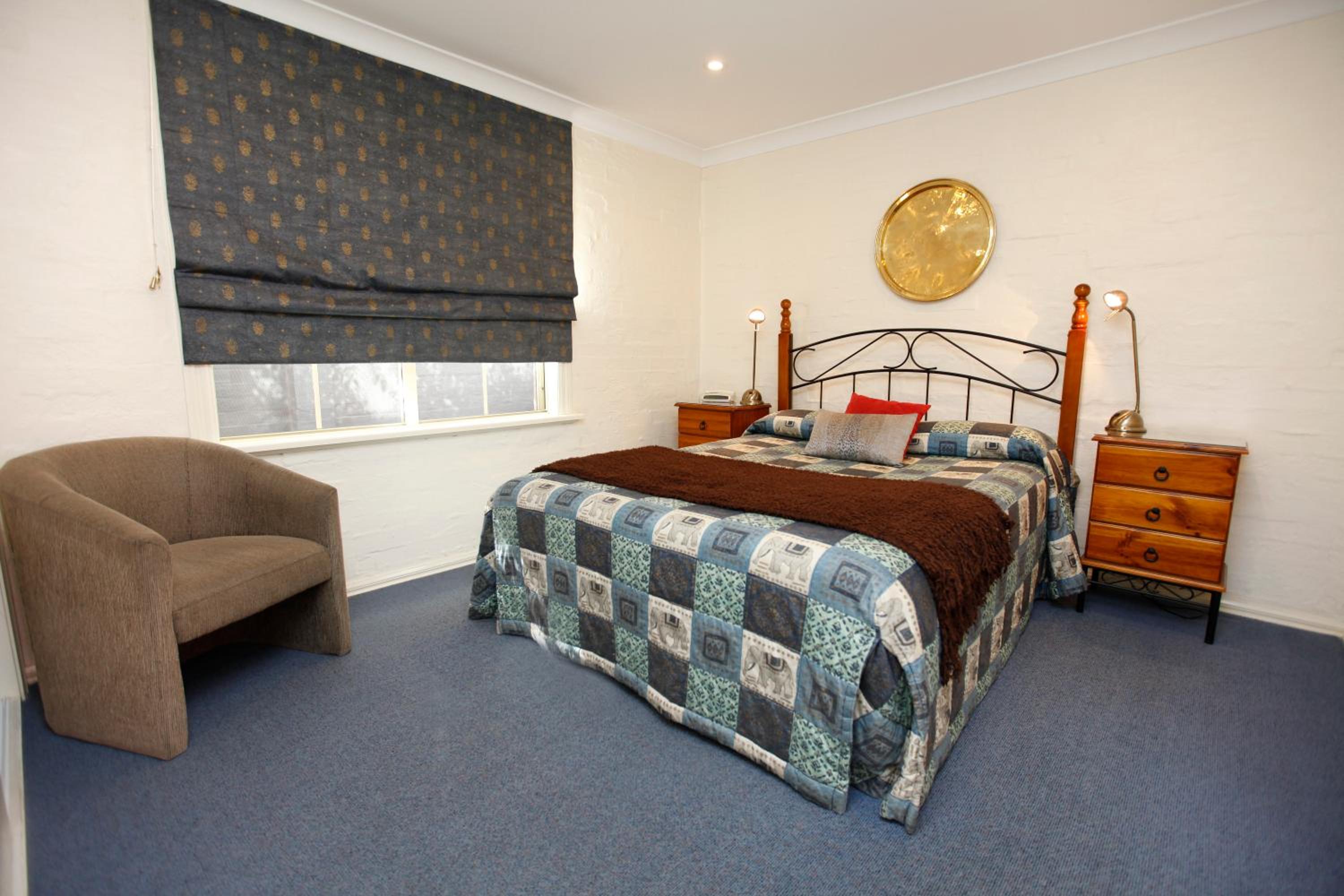 Large Two-Bedroom Apartment - Split Level photo 2