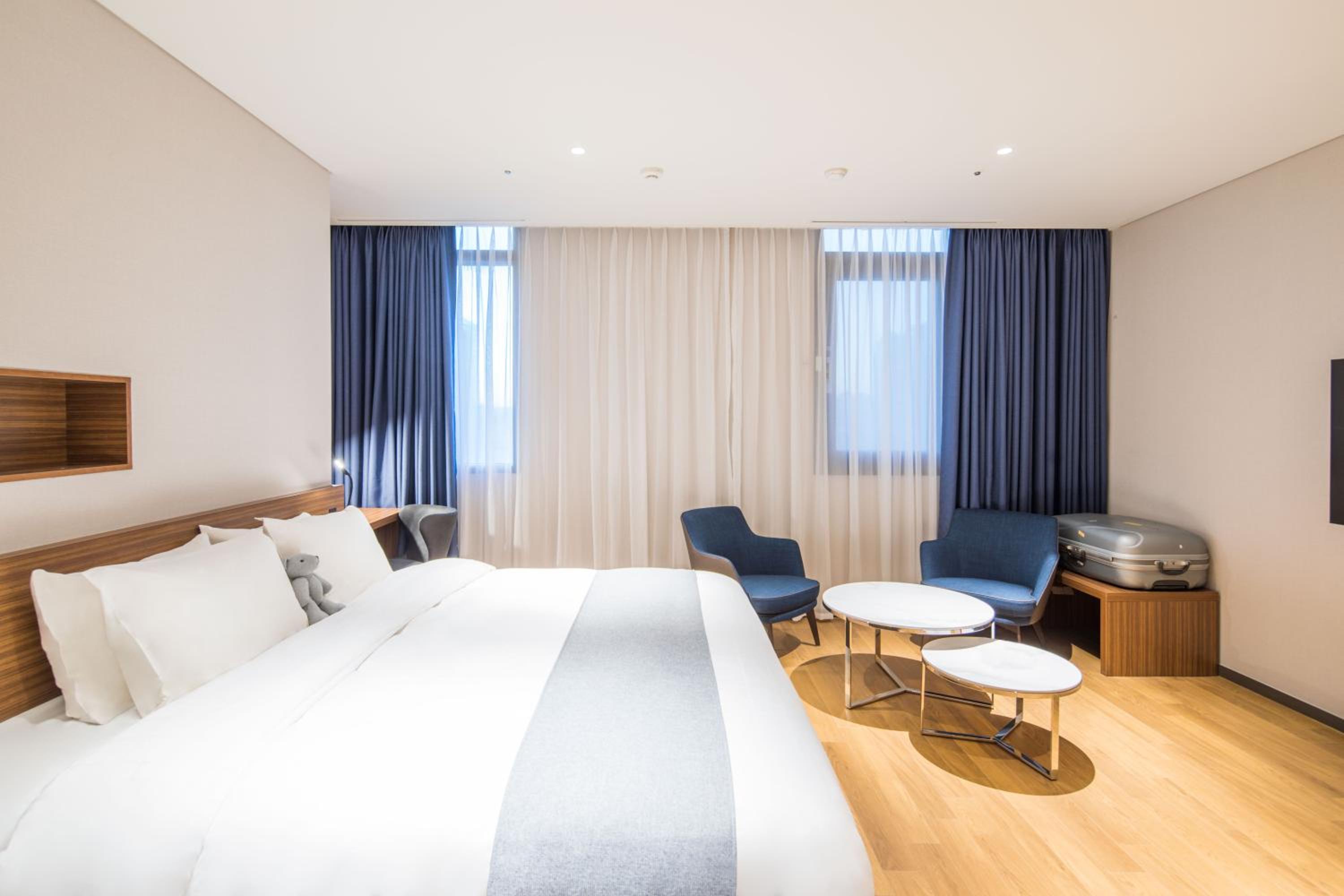 Junior King Suite - Photo 7
