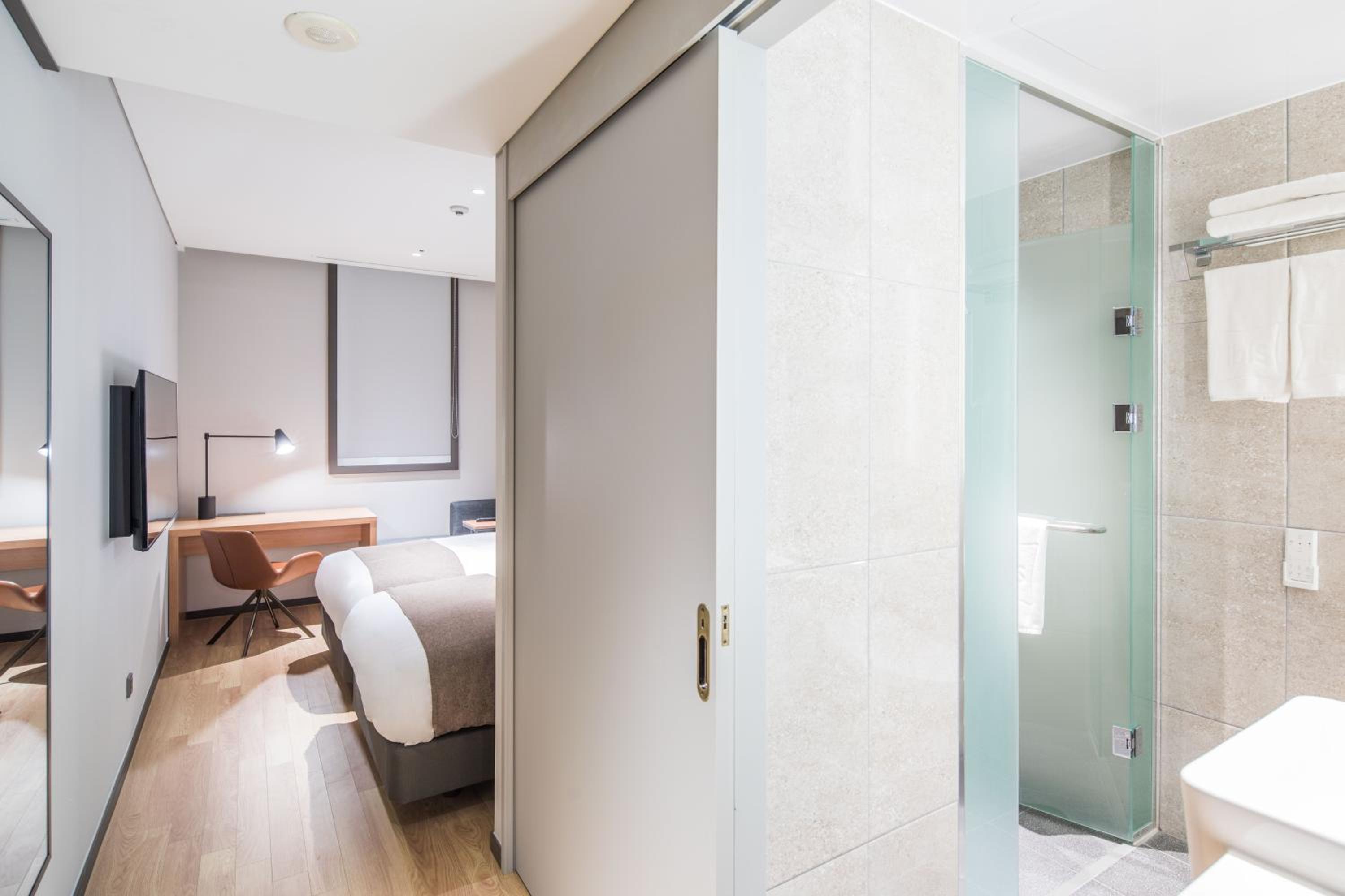 Standard Twin Room - Photo 5