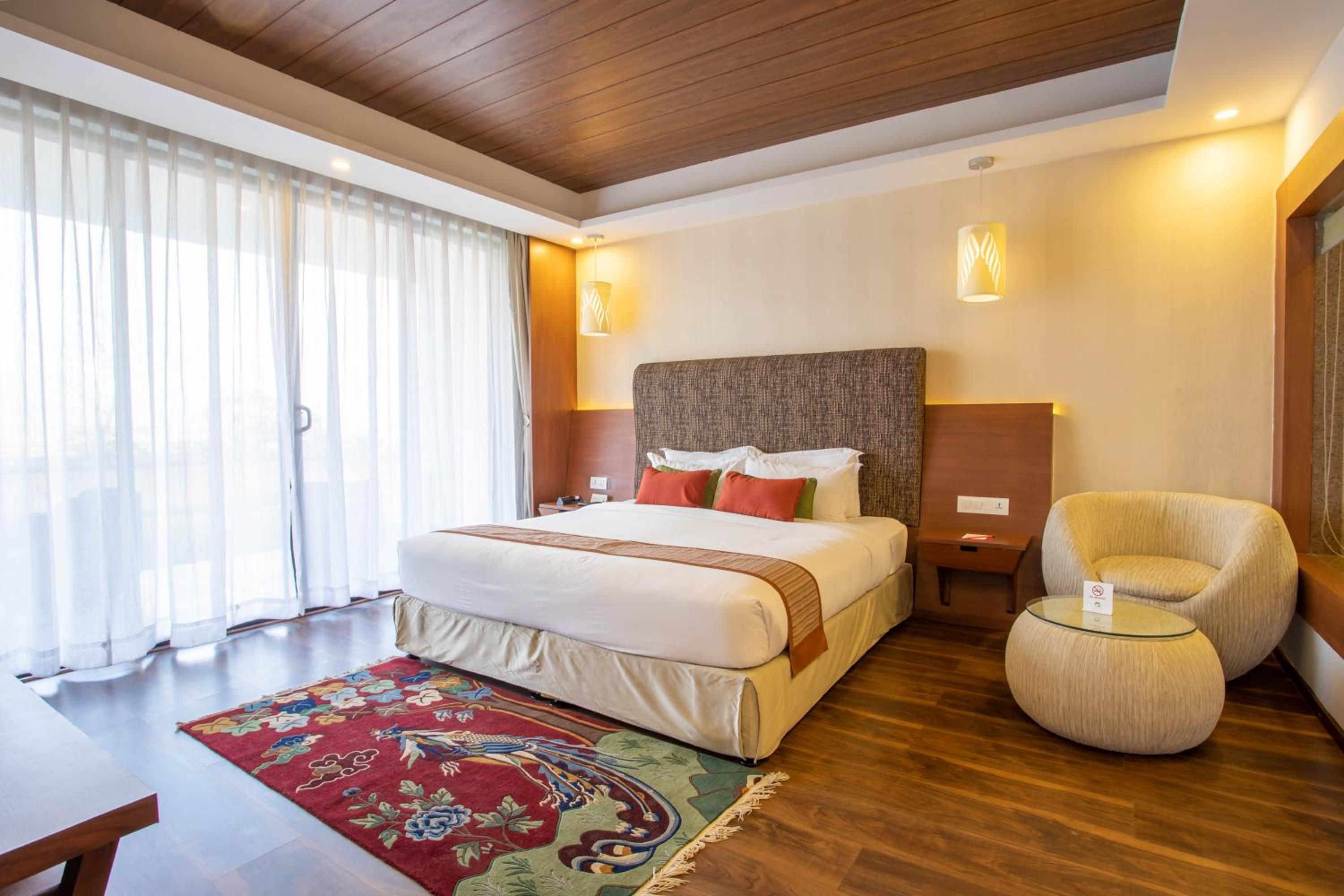 Executive Mountain View Suite with Bathtub - Photo 3