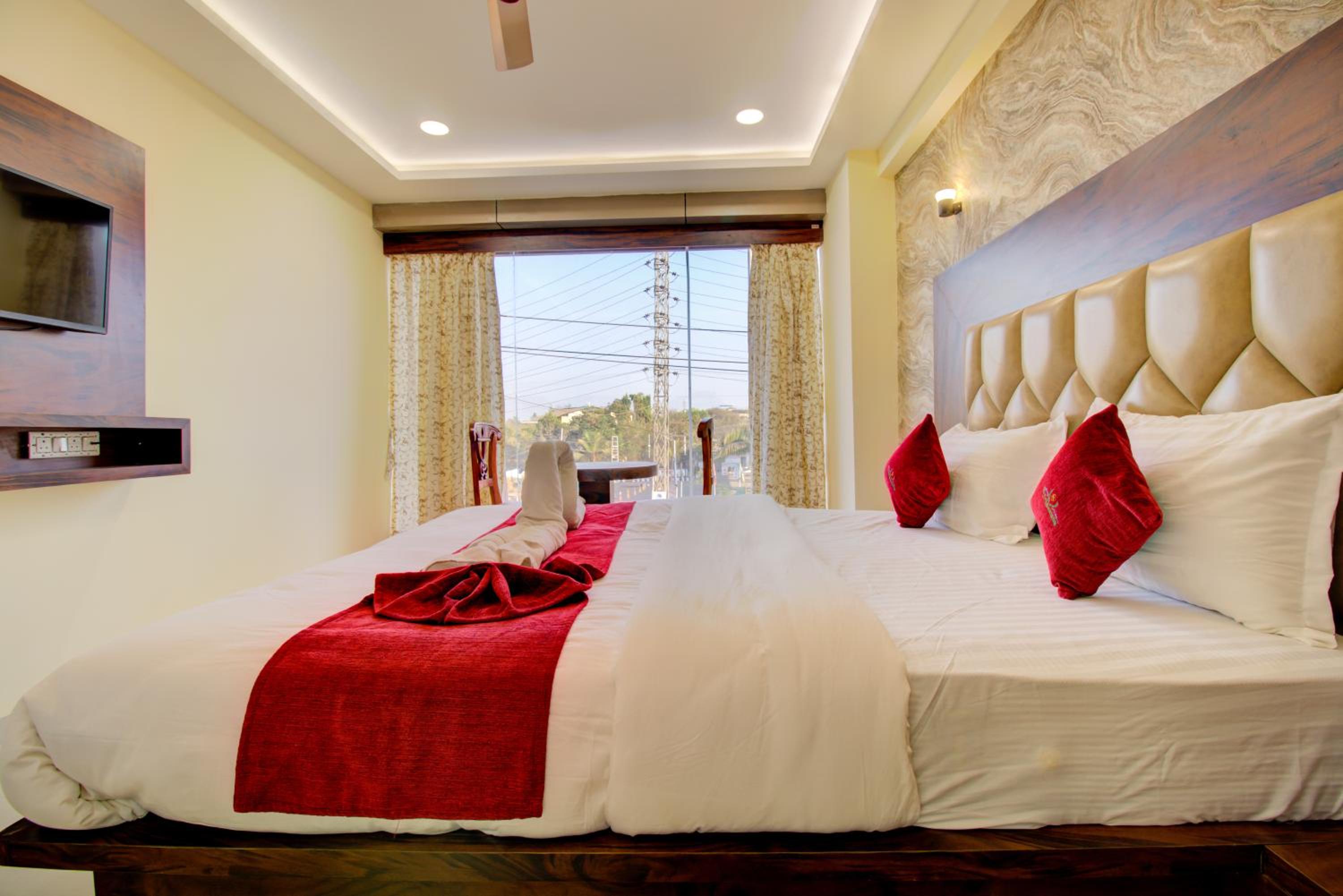 Deluxe Room - Photo 8