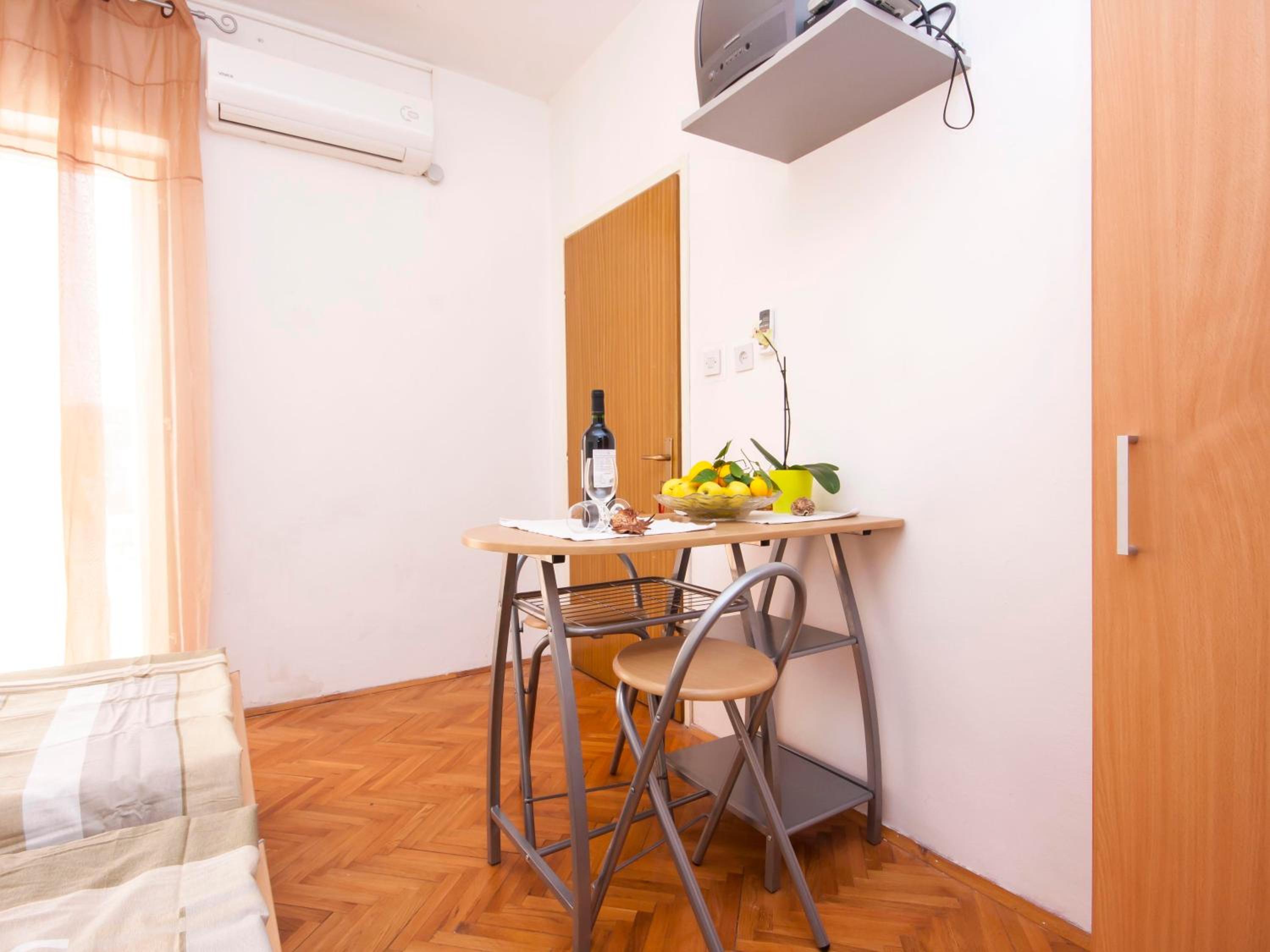 Apartment photo 2