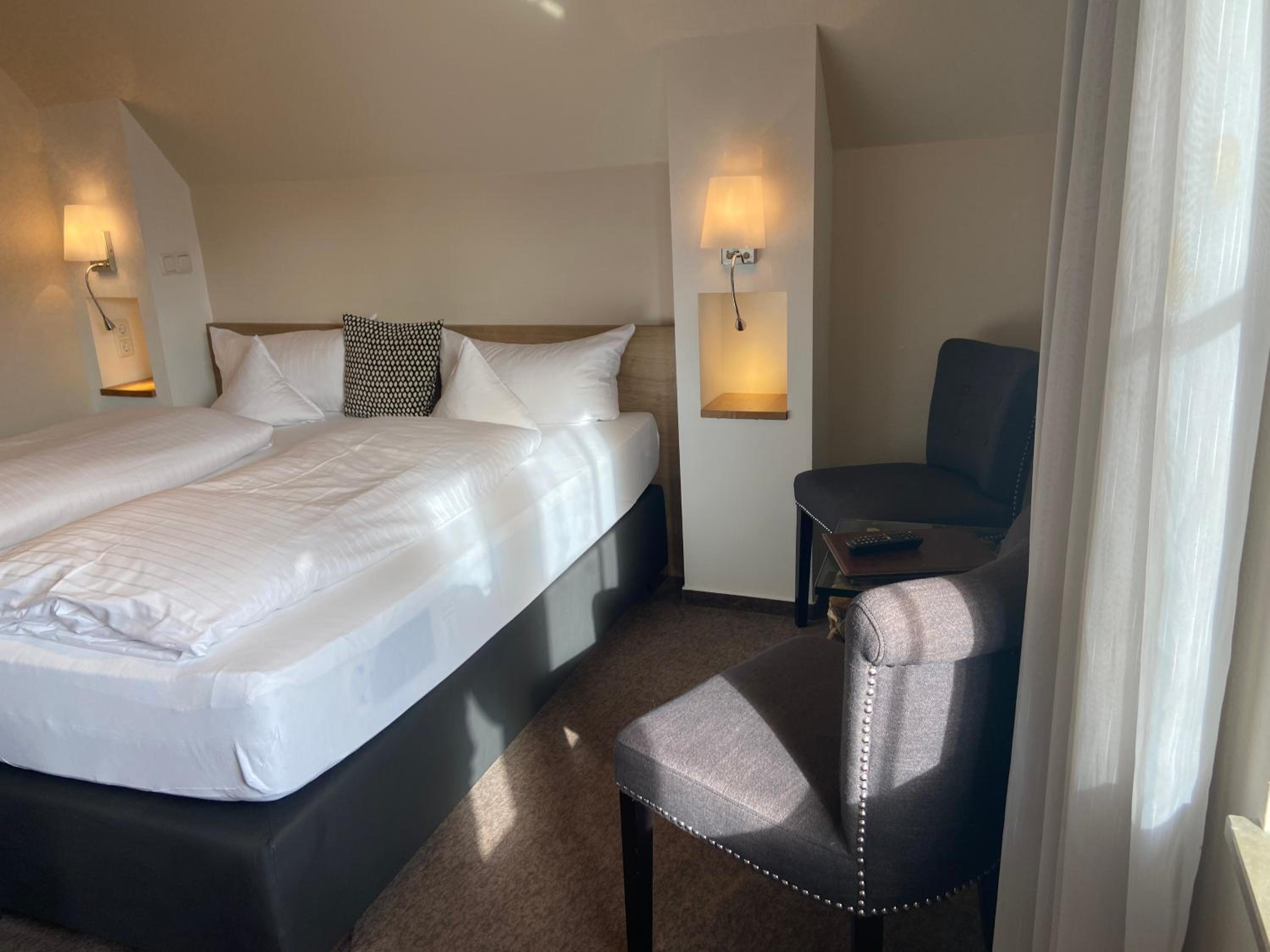Budget Double Room photo 3