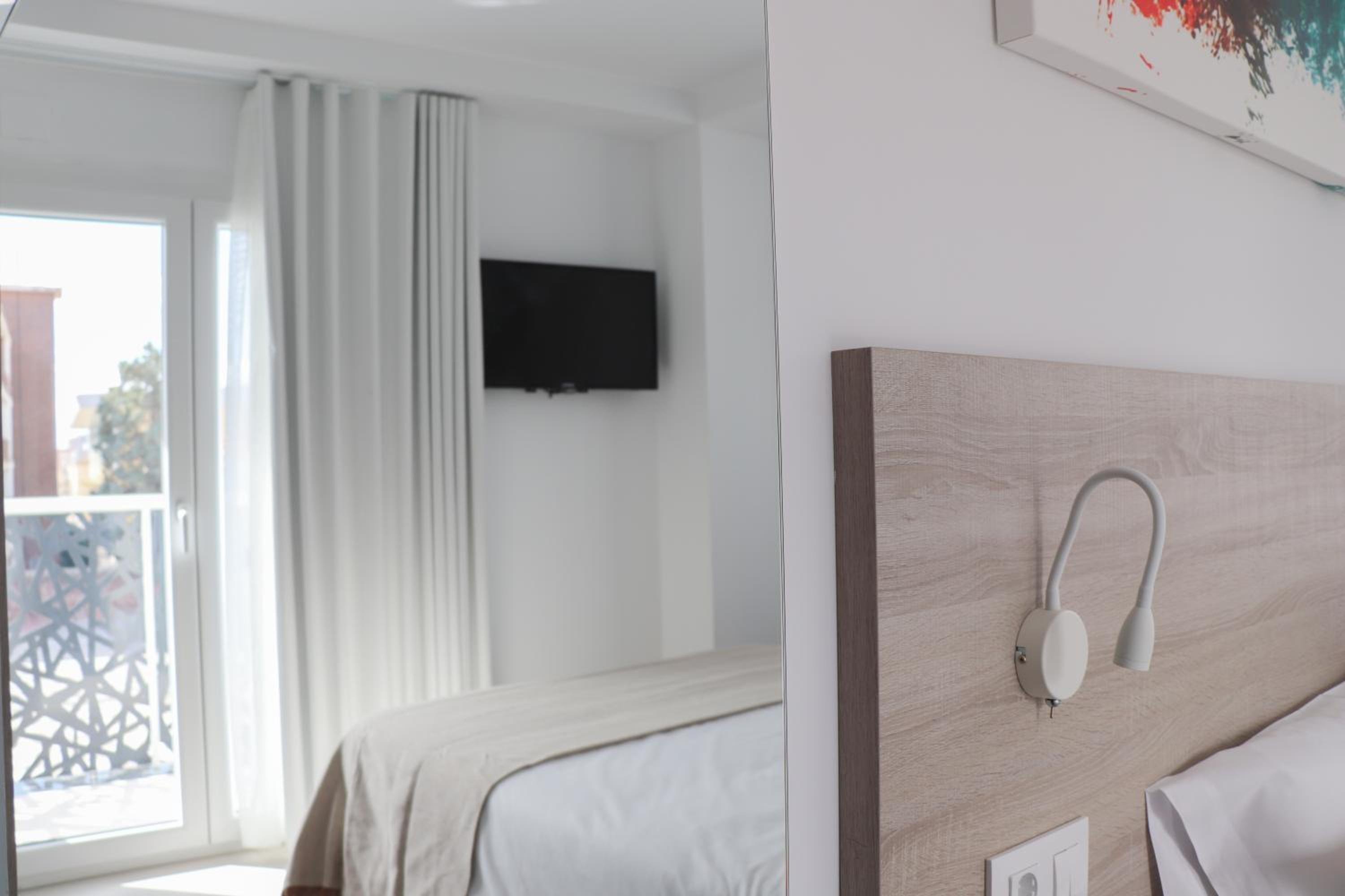 Deluxe Double or Twin Room with Balcony - Photo 14