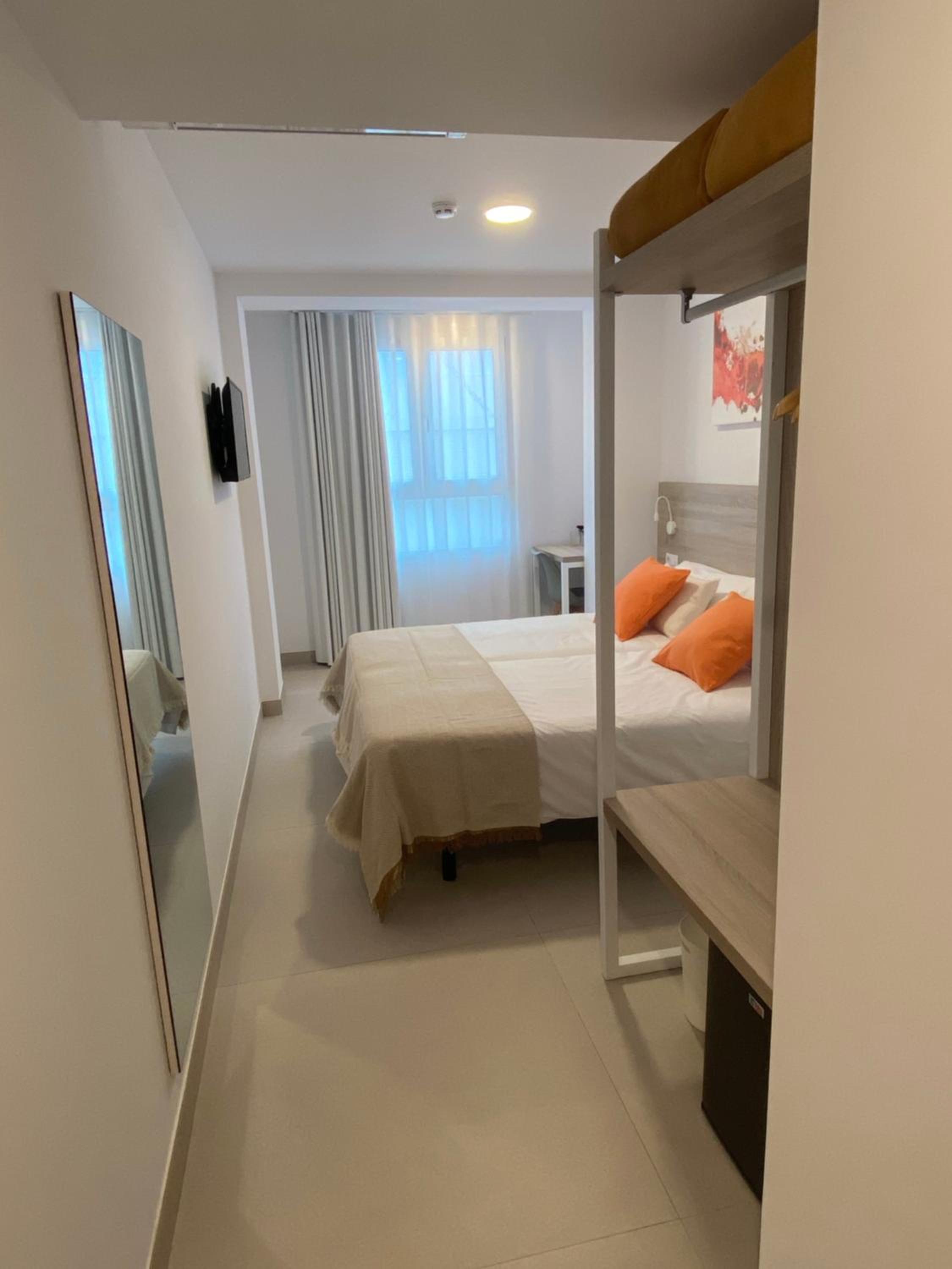 Double or Twin Room - Photo 15