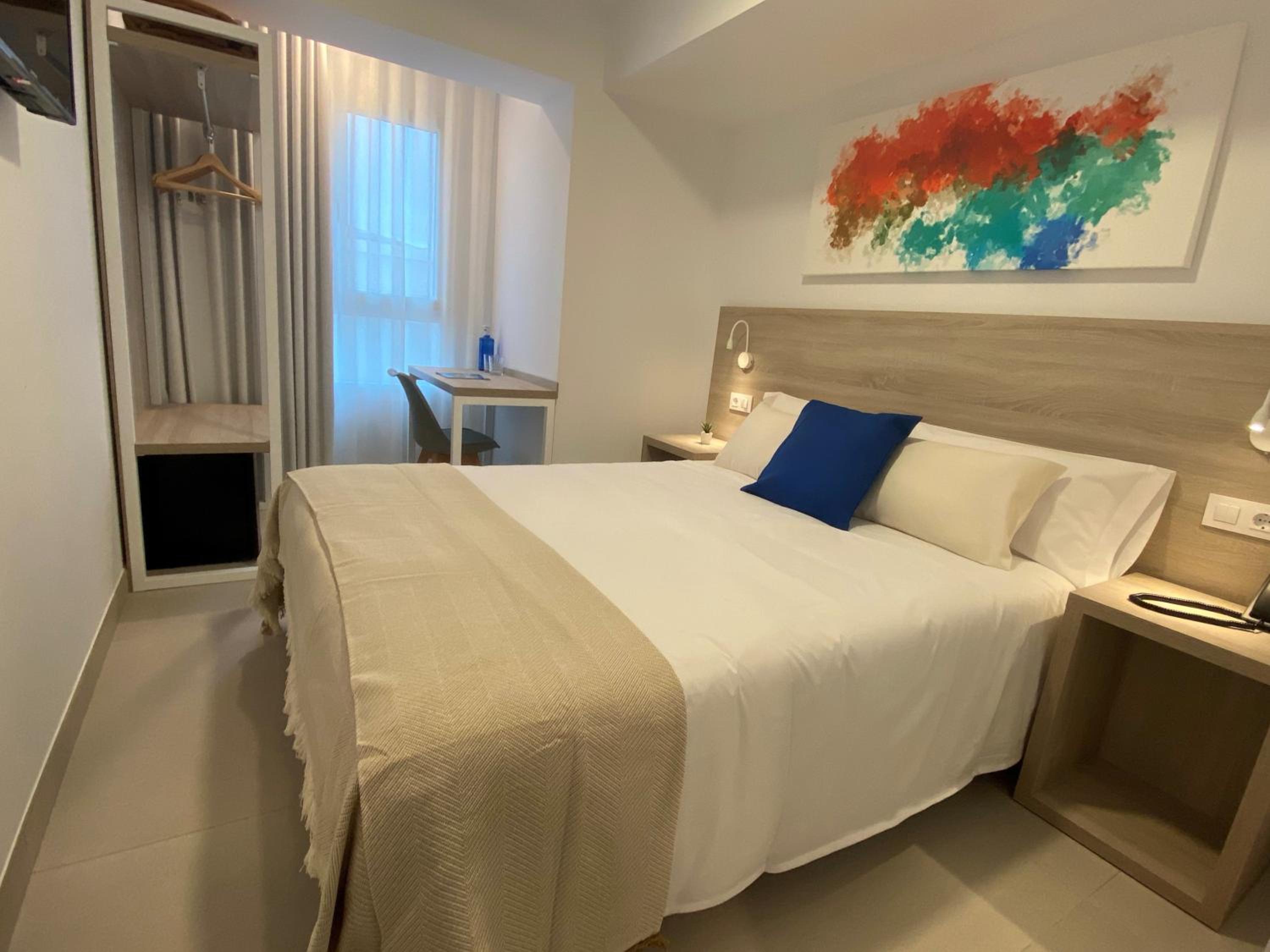 Double or Twin Room - Photo 8