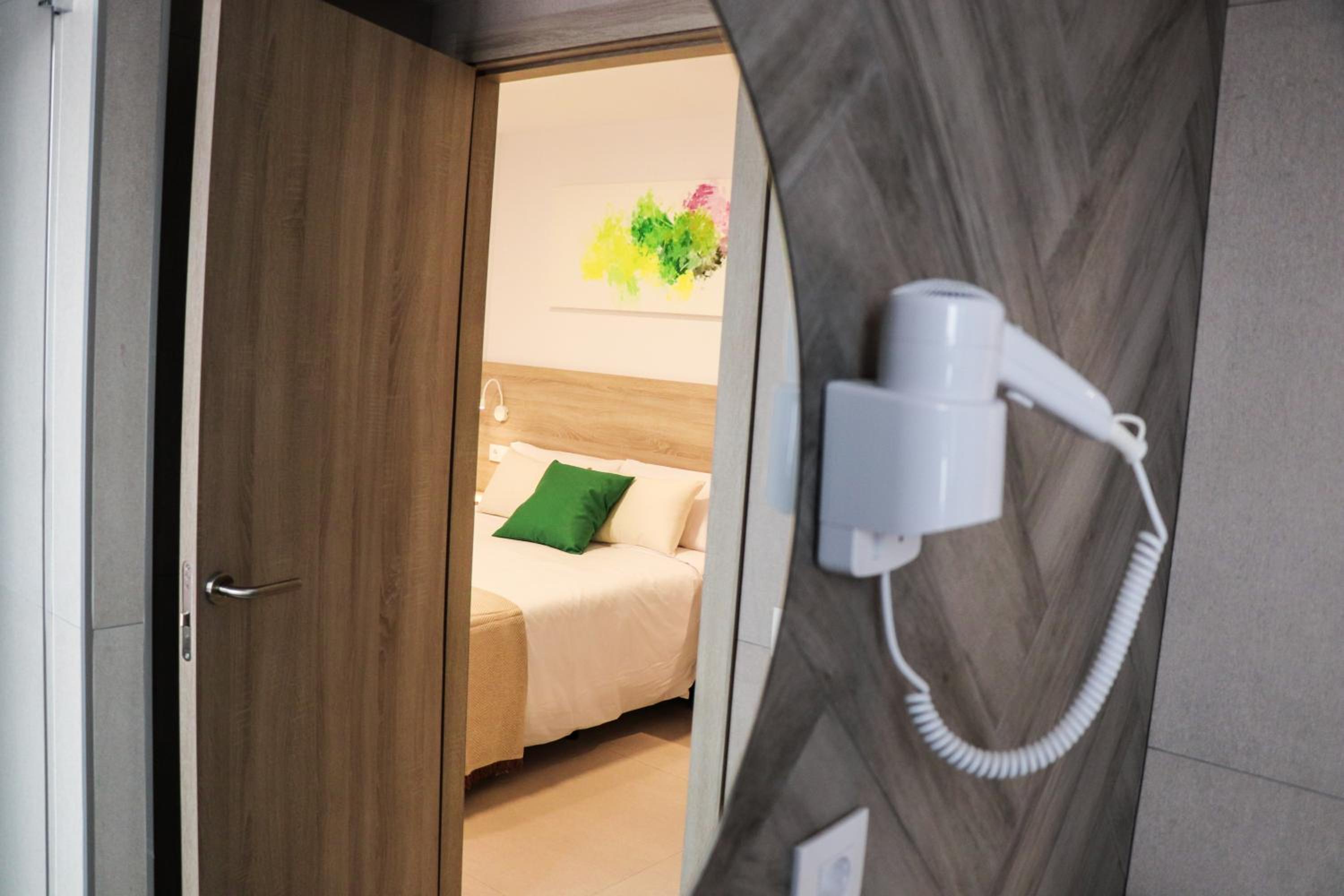 Double or Twin Room - Photo 11