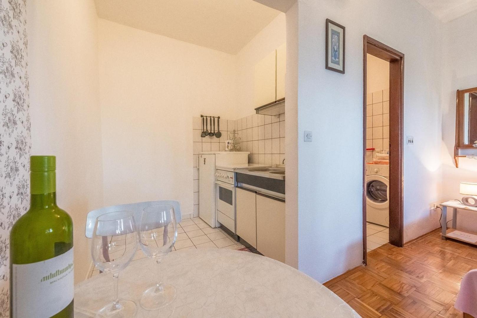 Apartment photo 2