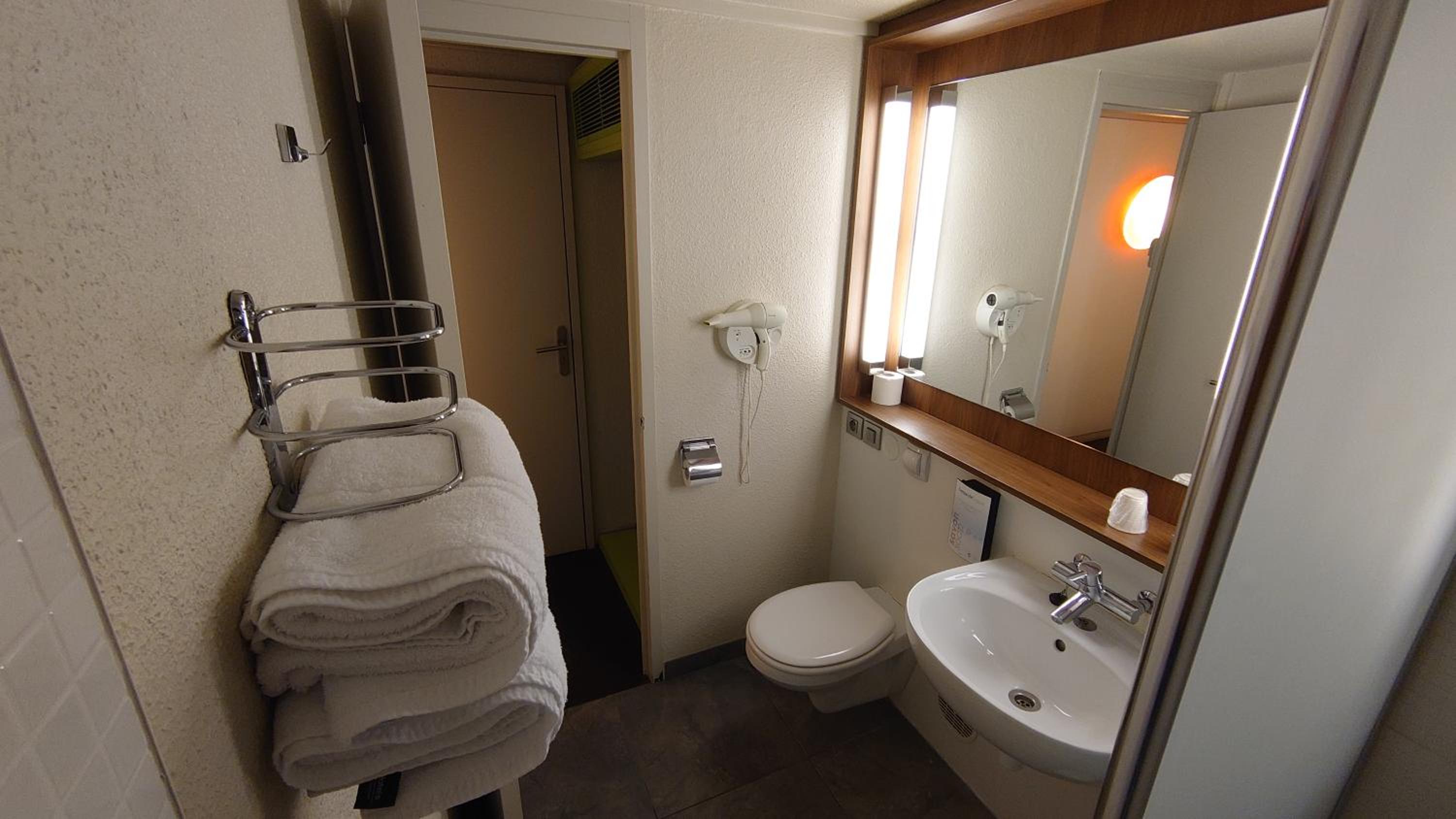 Double Room thumbnail 5
