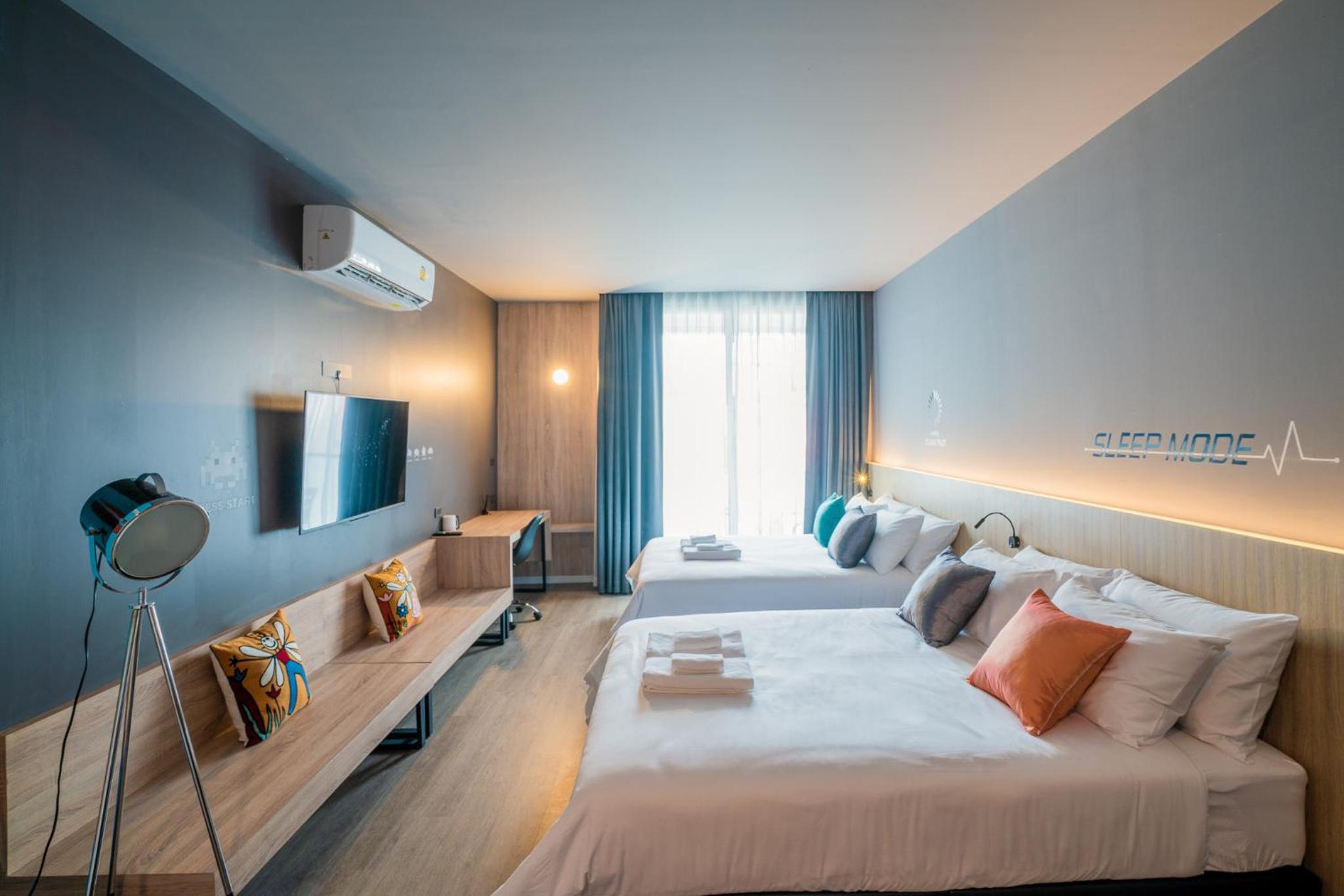 Family Suite with Balcony - Photo 25