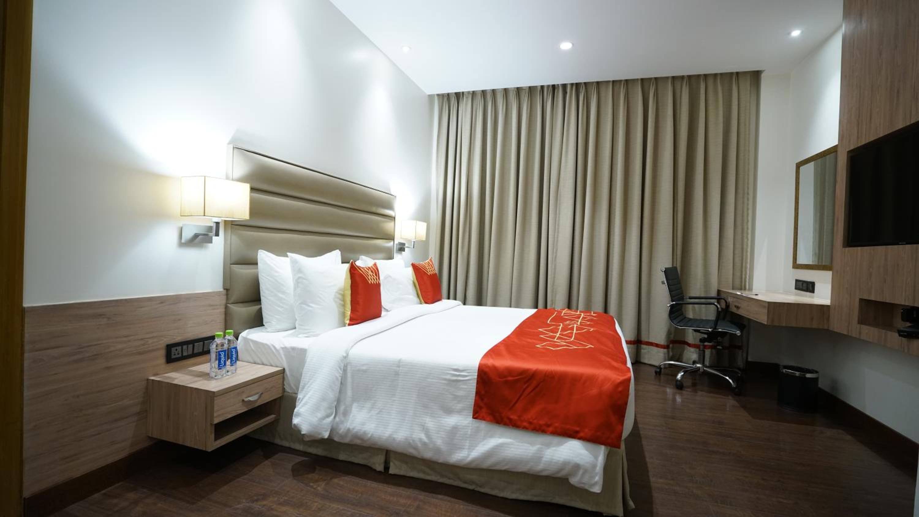 King Room (Mobility Access/Non-Smoking) - Photo 1