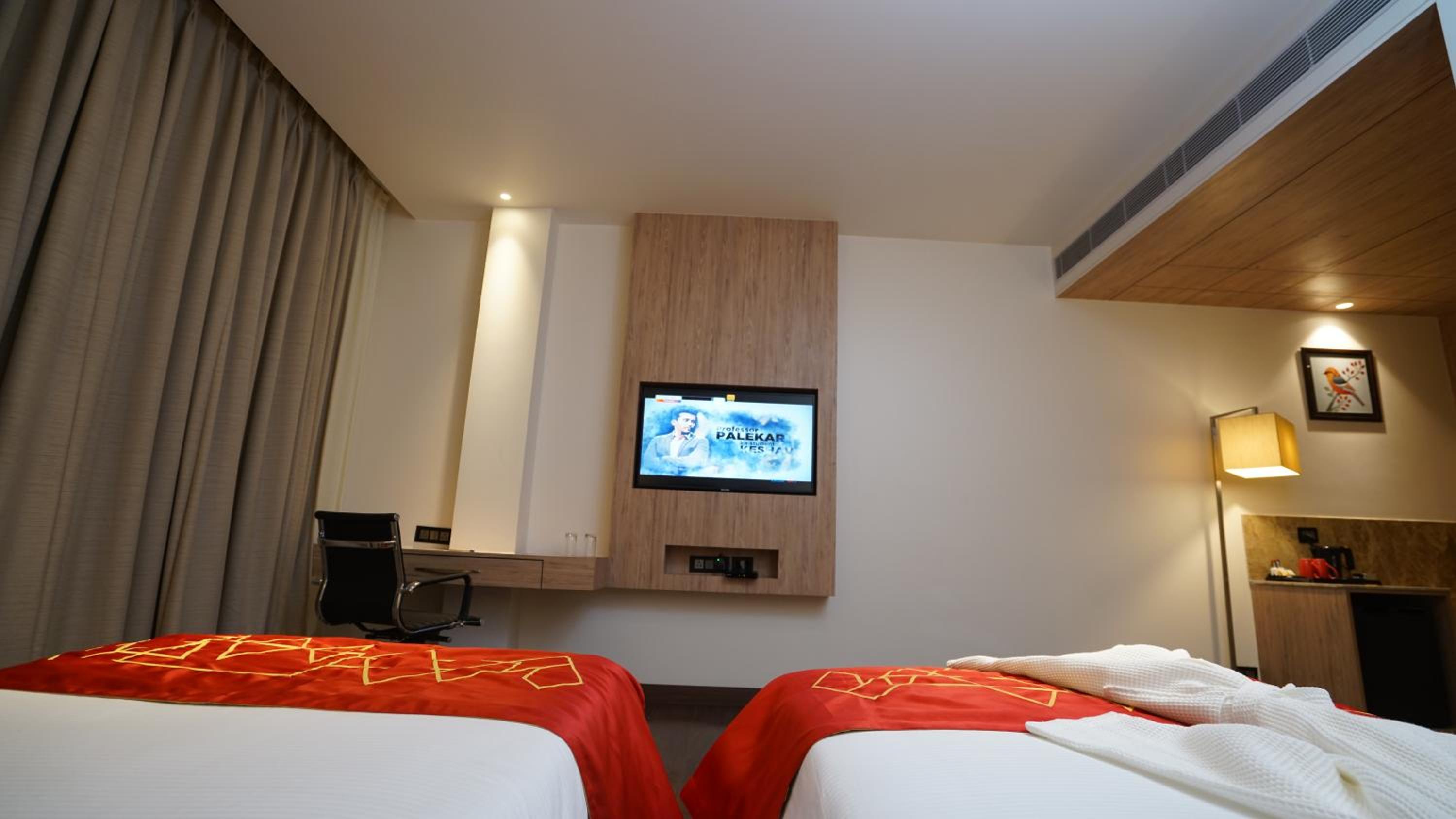 Executive Twin Non-Smoking Room - Photo 1