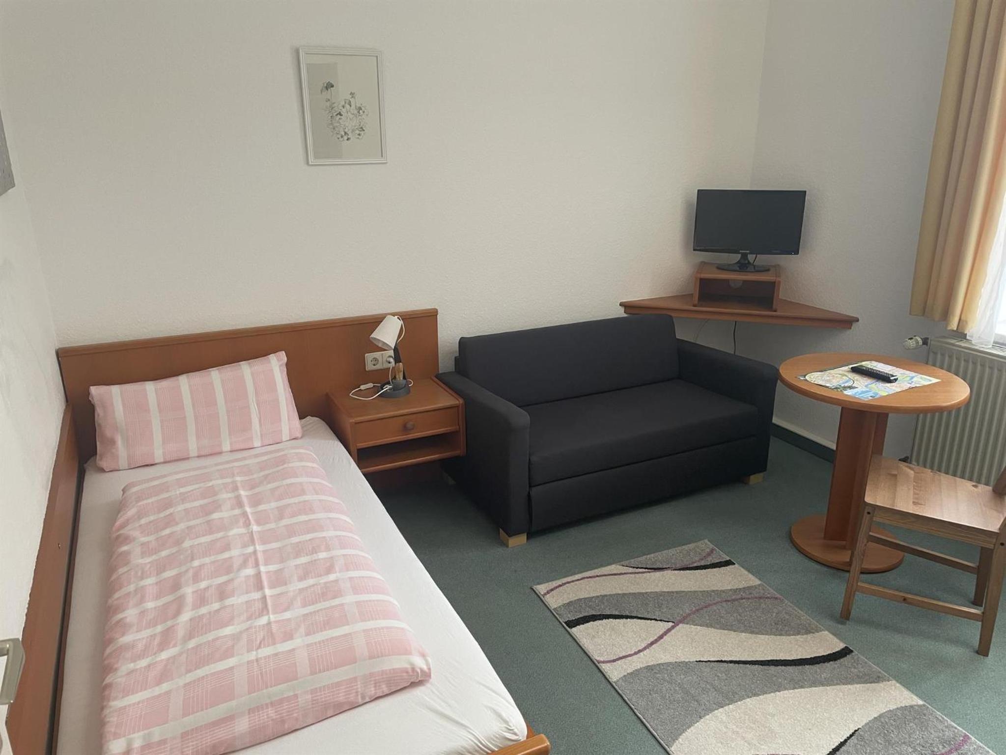 Single Room with Shared Bathroom photo 3