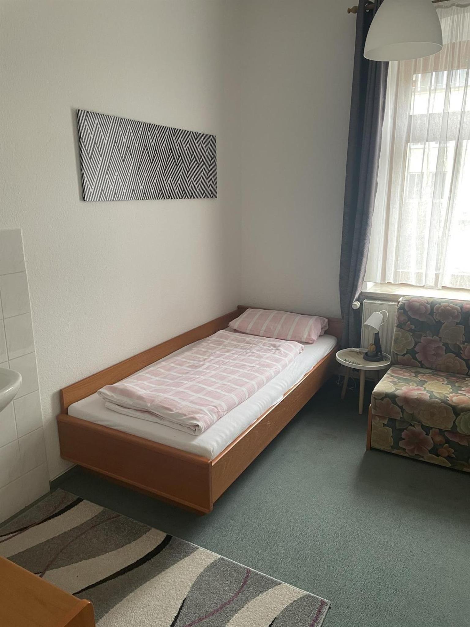 Single Room with Shared Bathroom photo 1