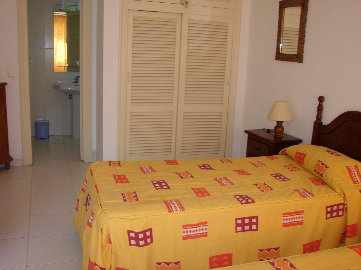 Casa de cuatro habitaciones