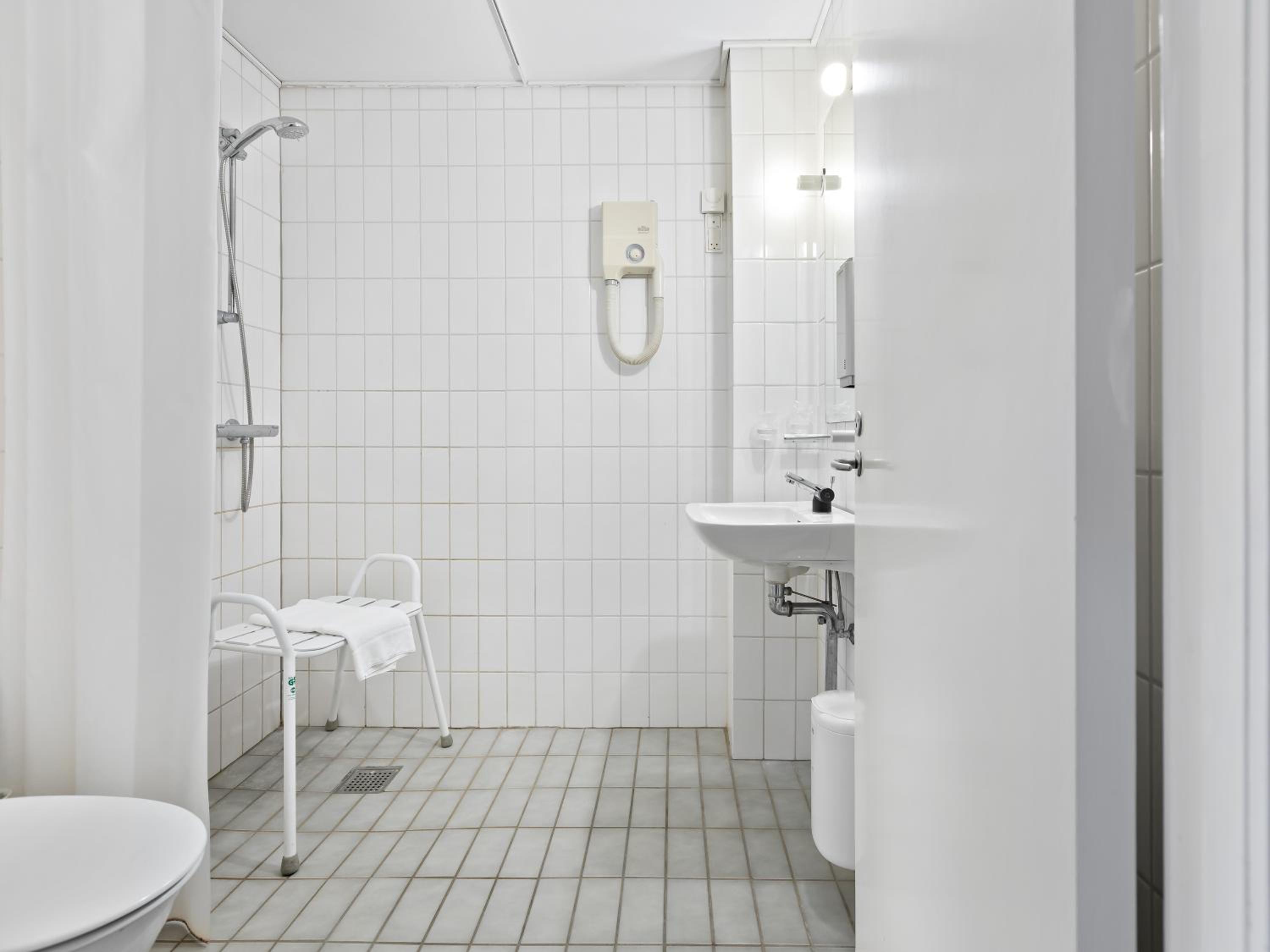 Twin room with Fjord View - Photo 2