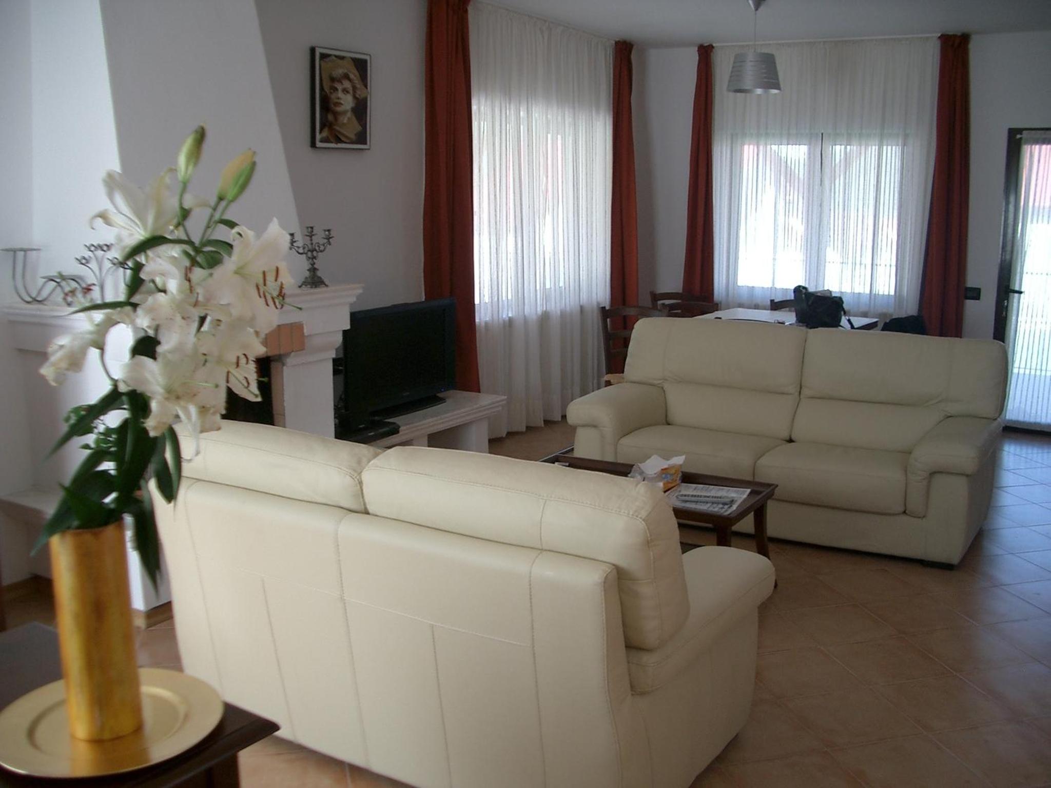 Double Room - Photo 17